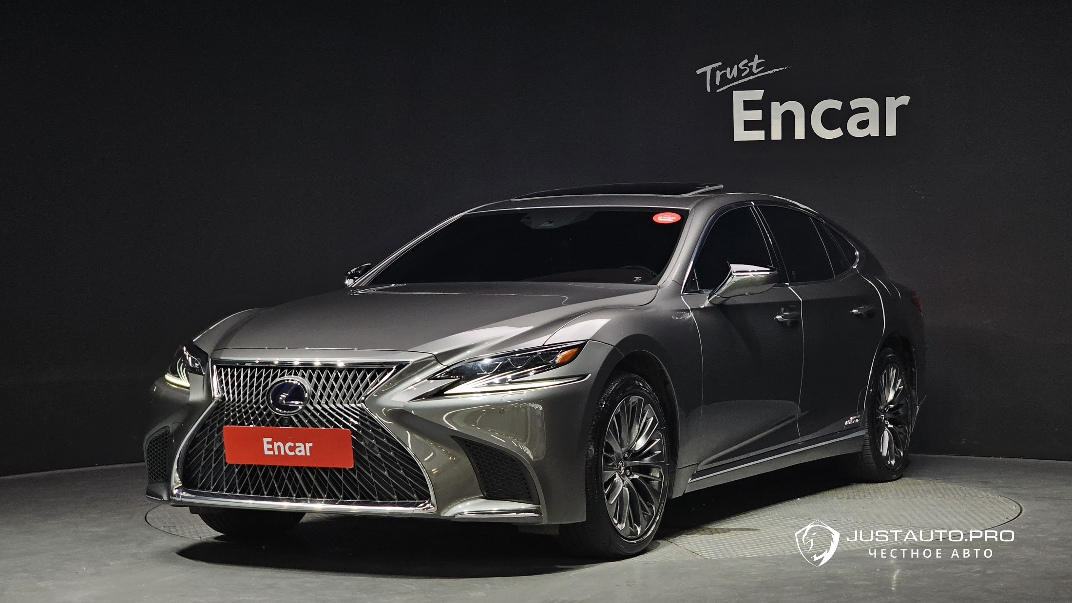 Автомобиль Lexus LS