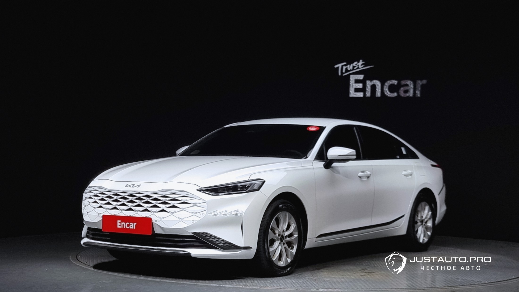 Автомобиль Kia K8