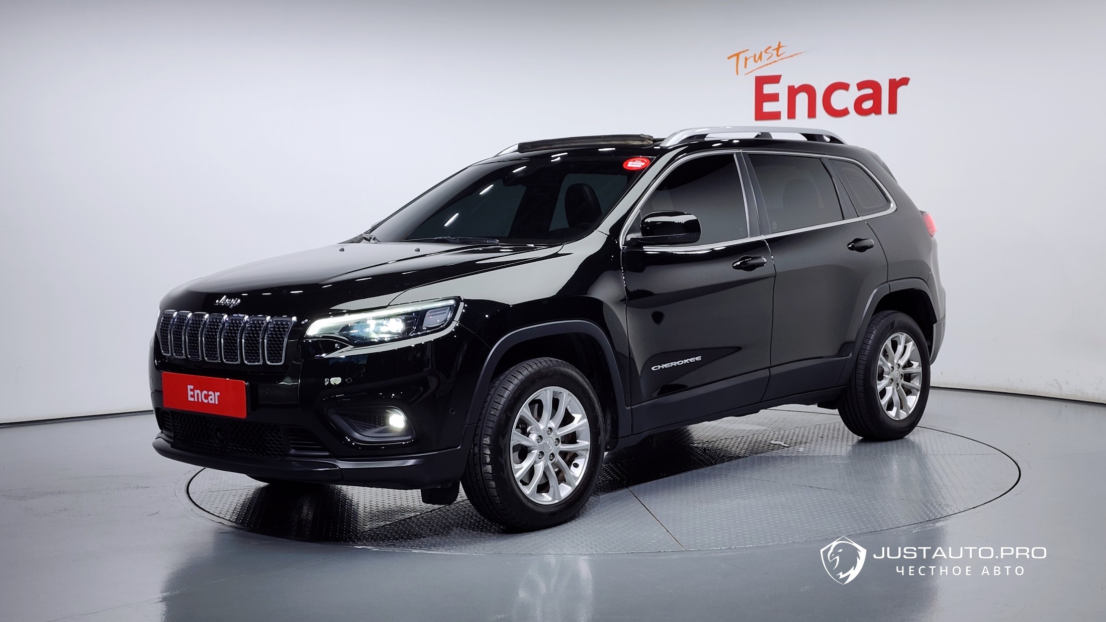Автомобиль Jeep Cherokee