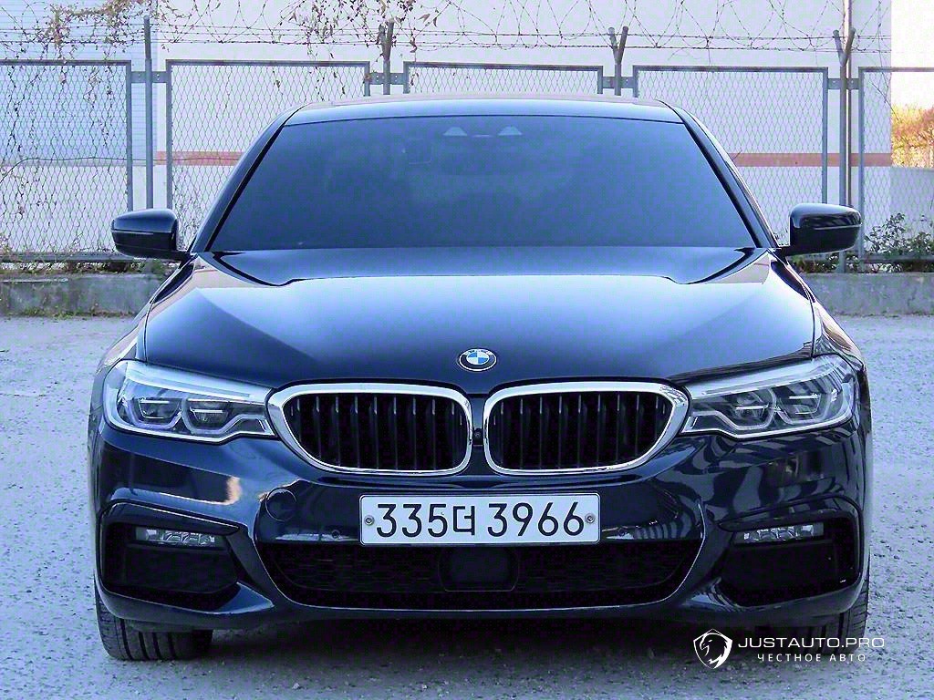 Автомобиль BMW 5-Series