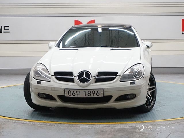 Автомобиль Mercedes-Benz SLK-Class