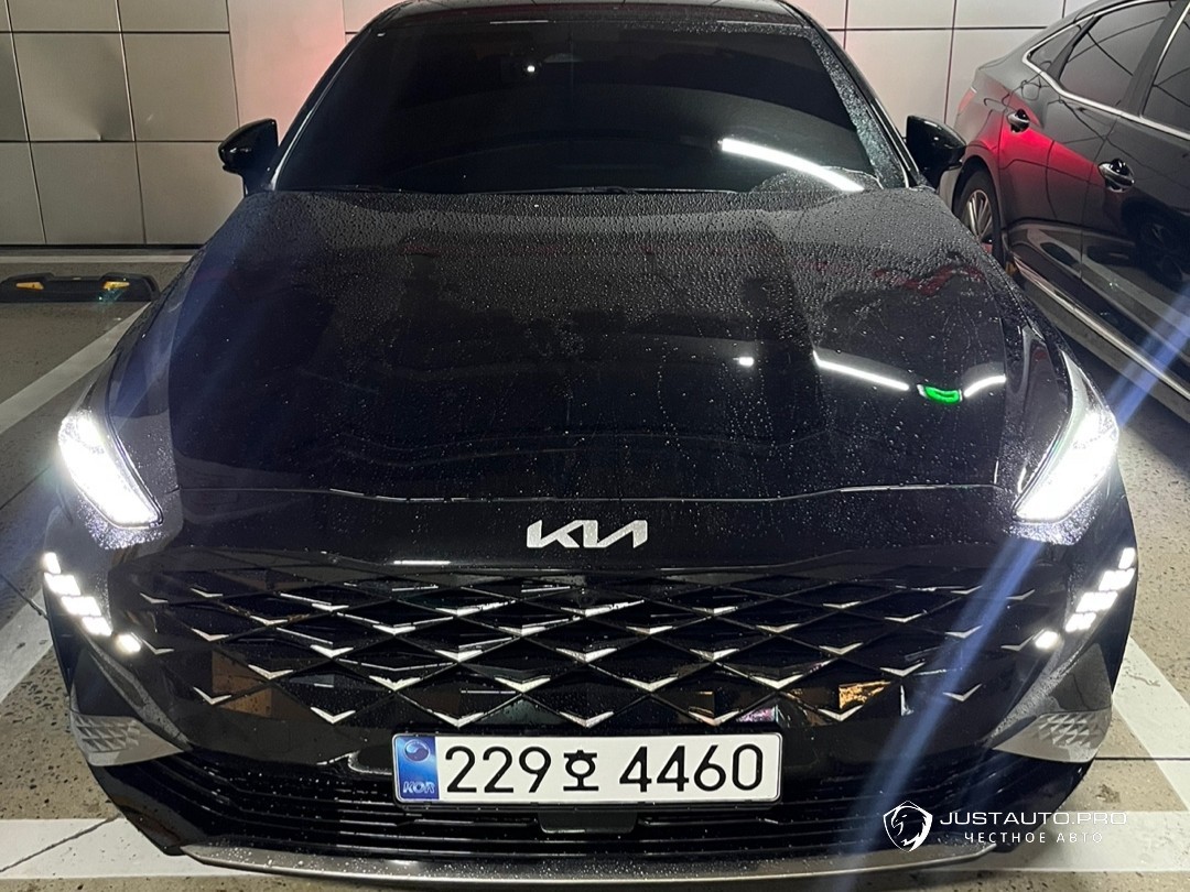Автомобиль Kia K8
