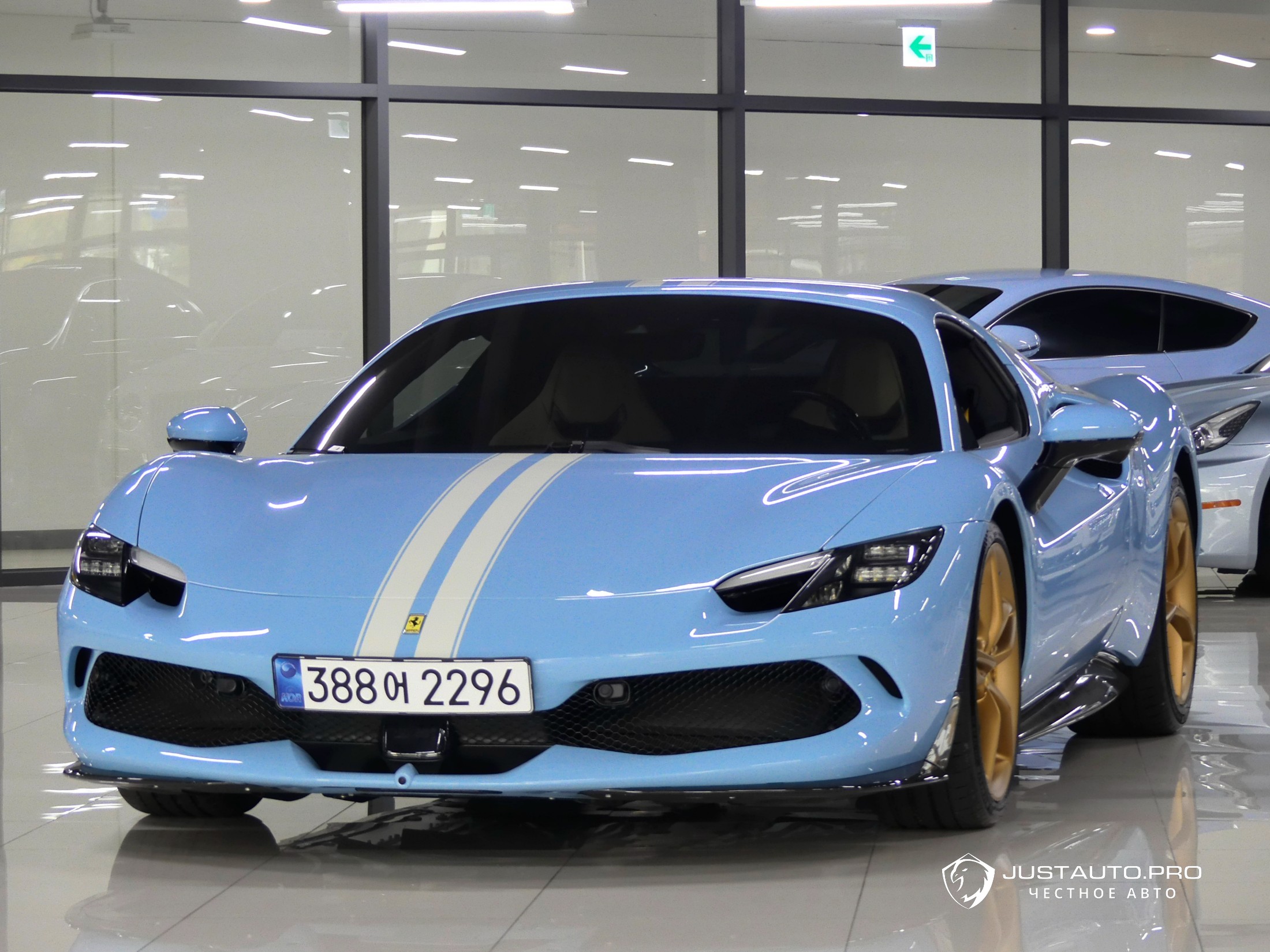 Автомобиль Ferrari 296
