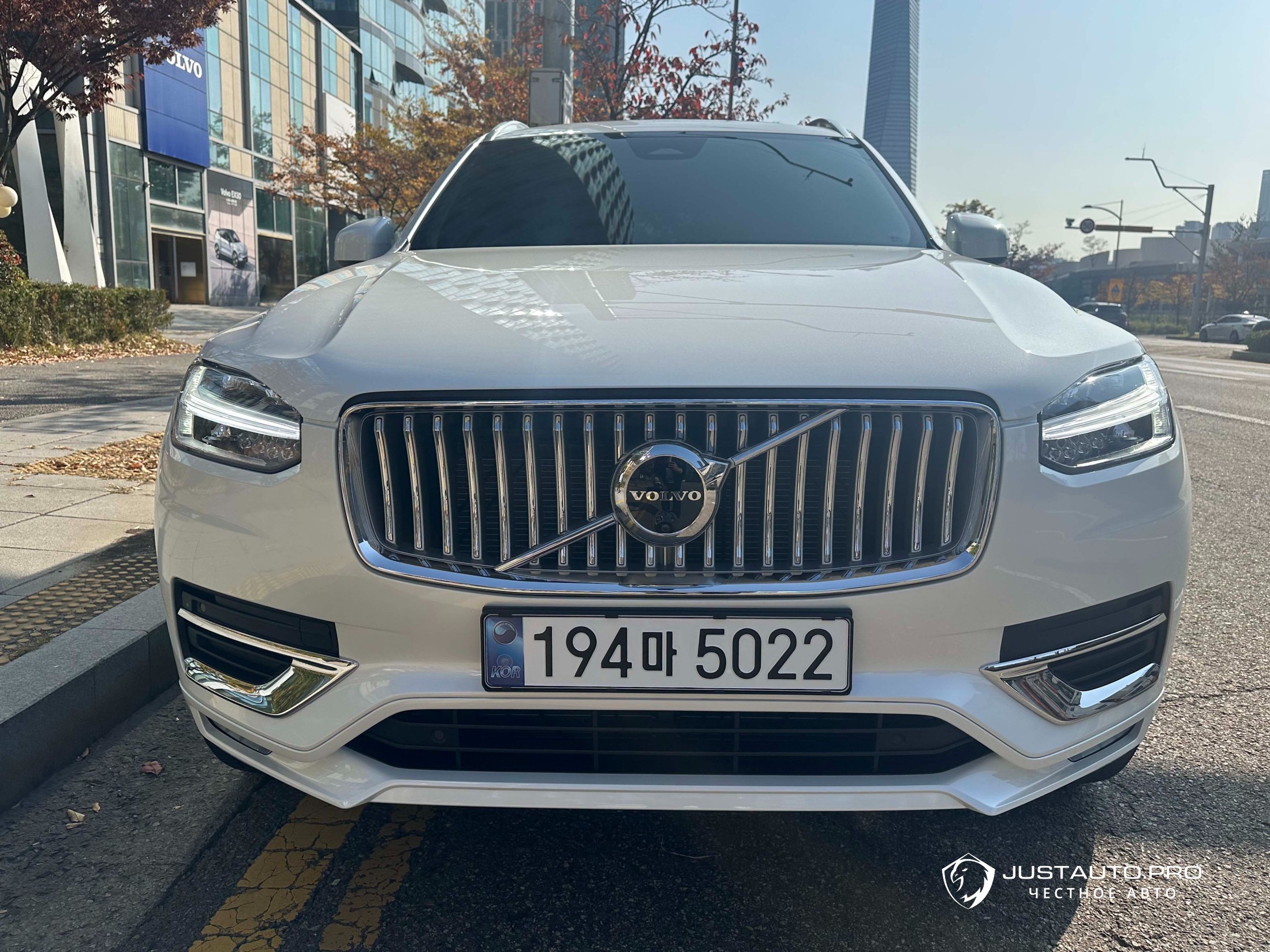 Автомобиль Volvo XC90