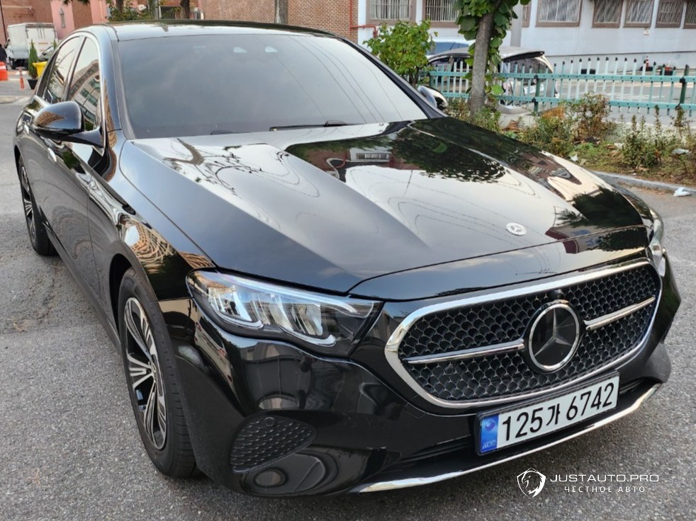 Автомобиль Mercedes-Benz E-Class
