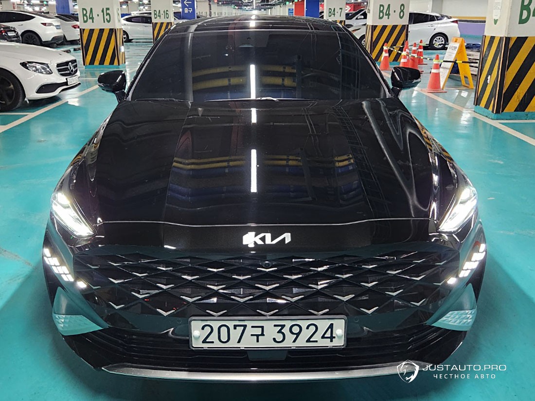 Автомобиль Kia K8