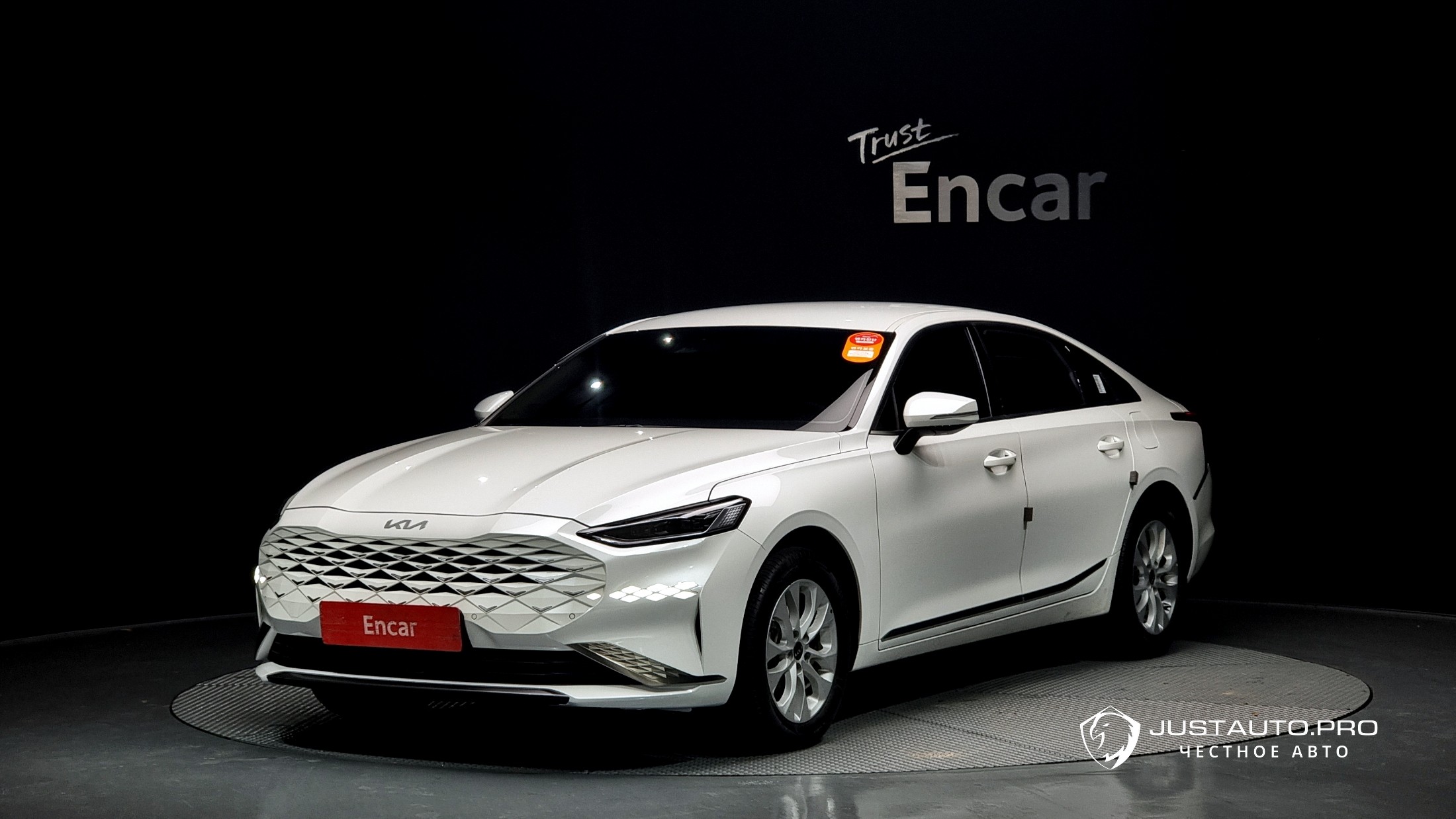 Автомобиль Kia K8