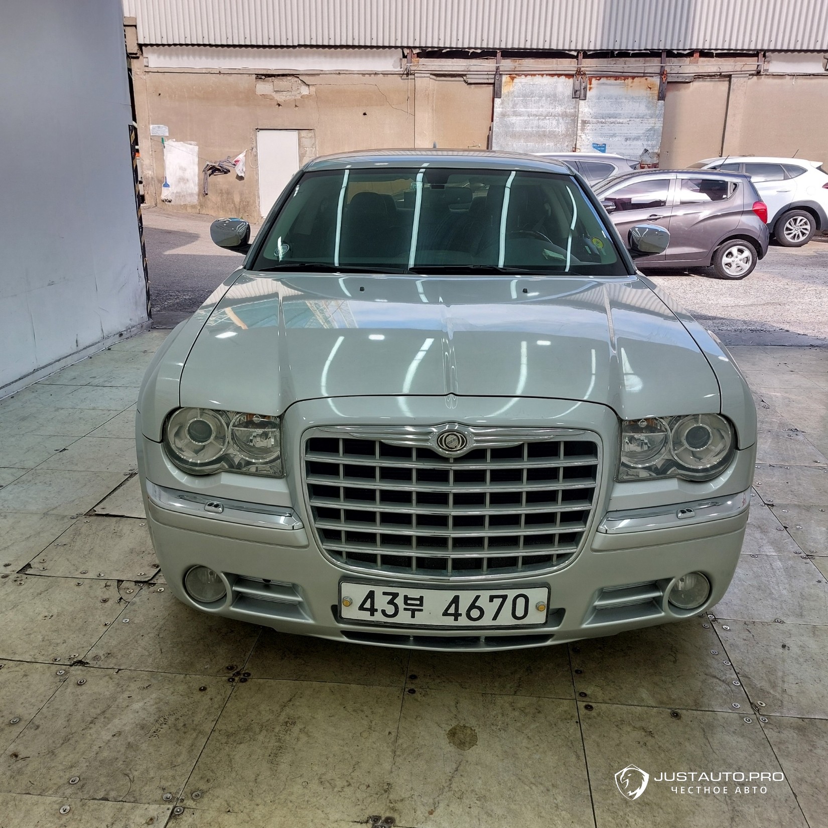 Автомобиль Chrysler 300C
