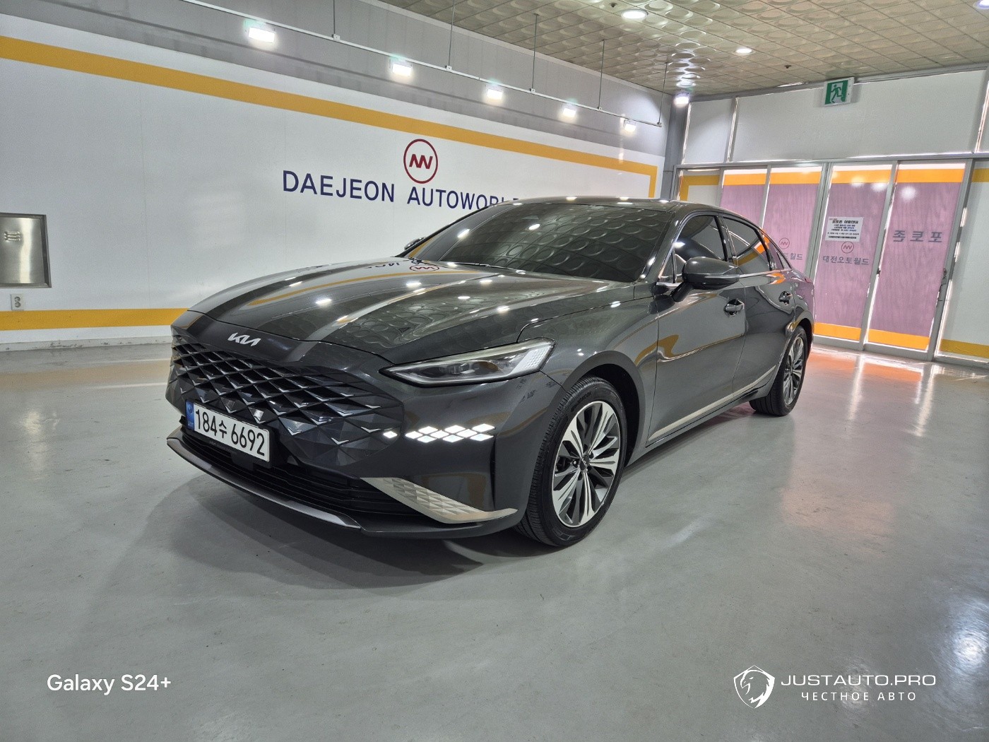 Автомобиль Kia K8