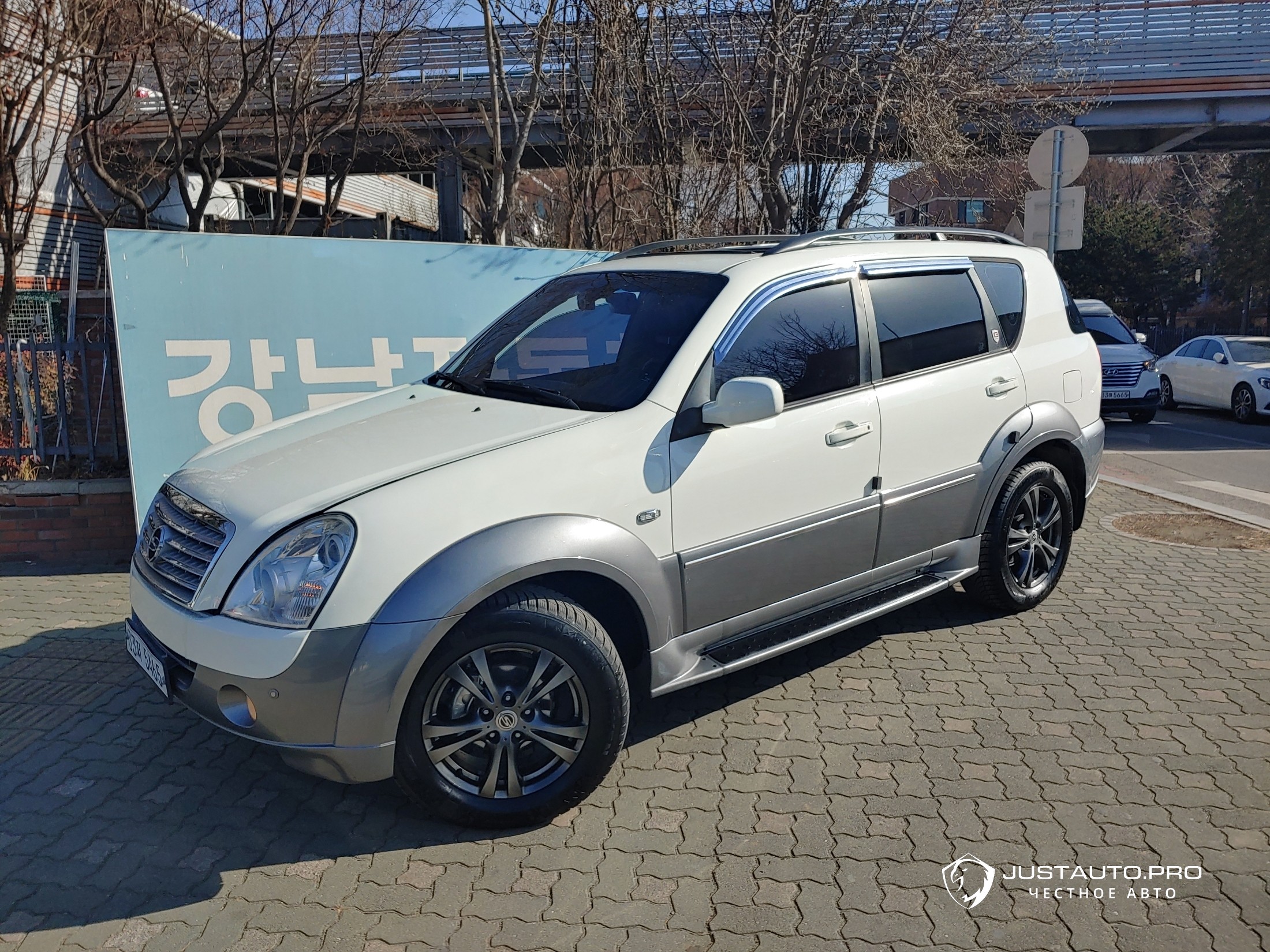 Автомобиль KG_Mobility_Ssangyong Rexton