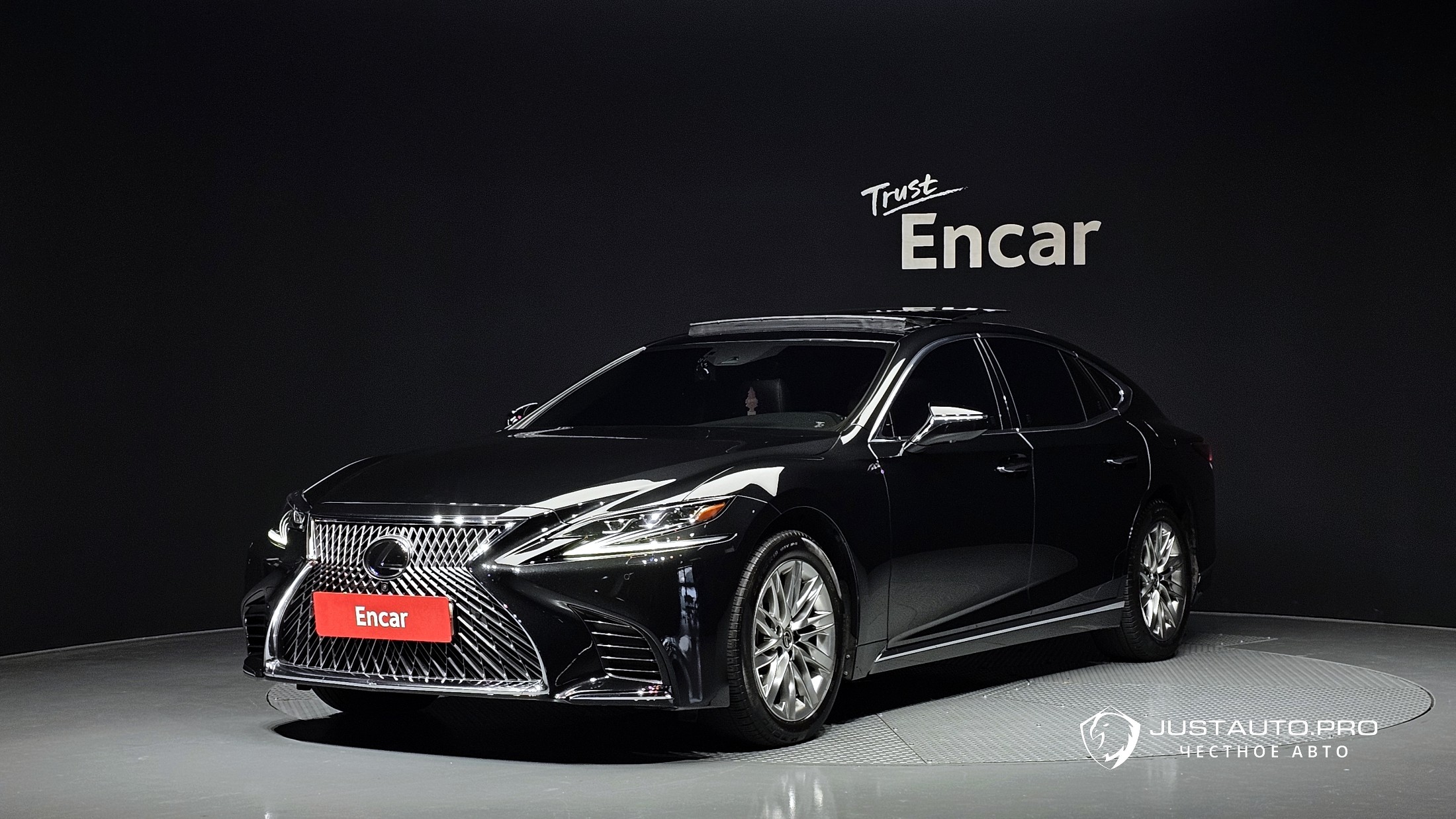 Автомобиль Lexus LS