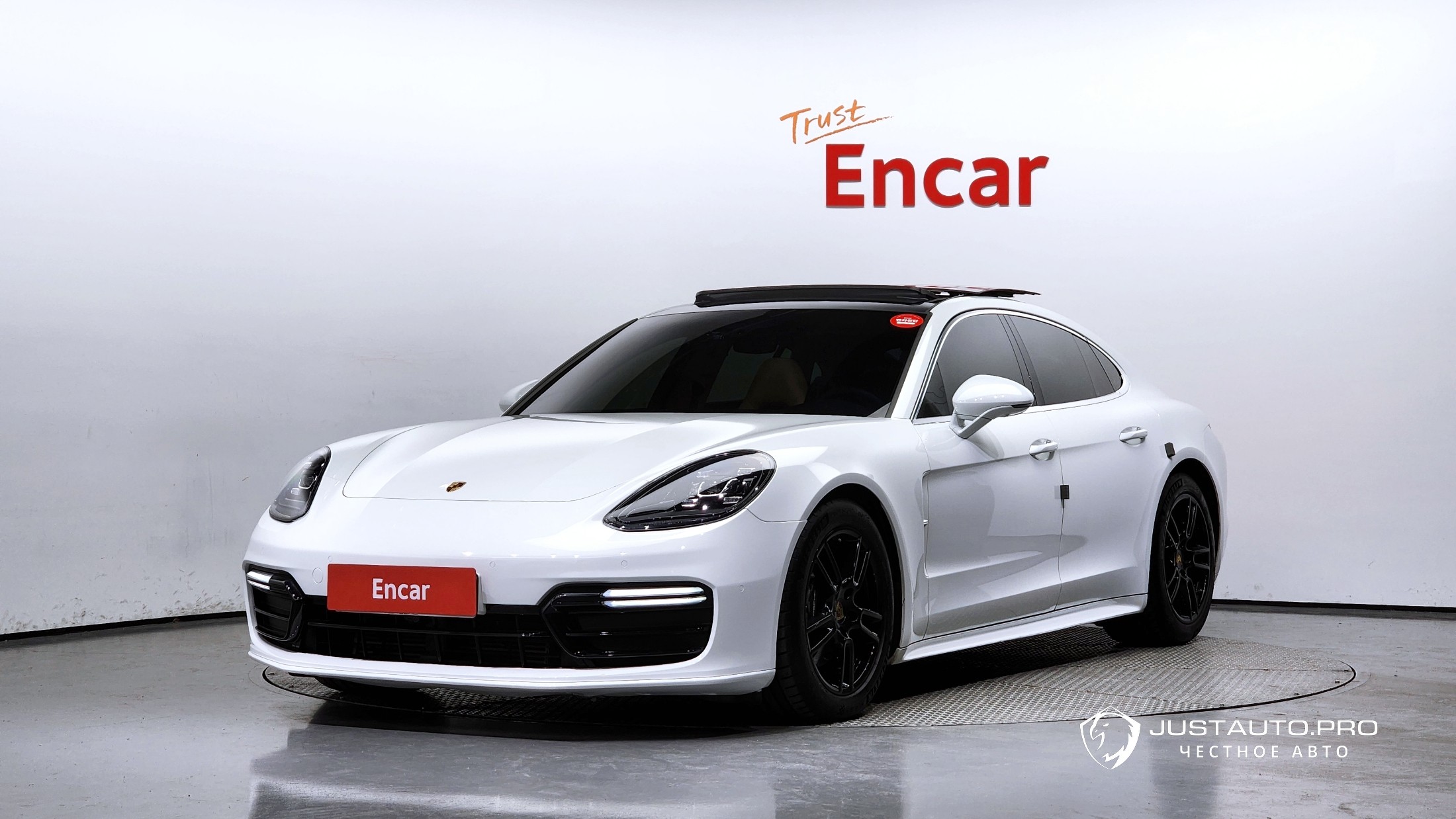 Автомобиль Porsche Panamera