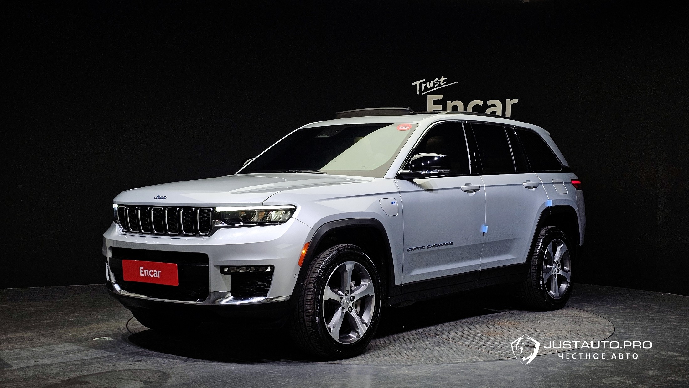 Автомобиль Jeep Cherokee