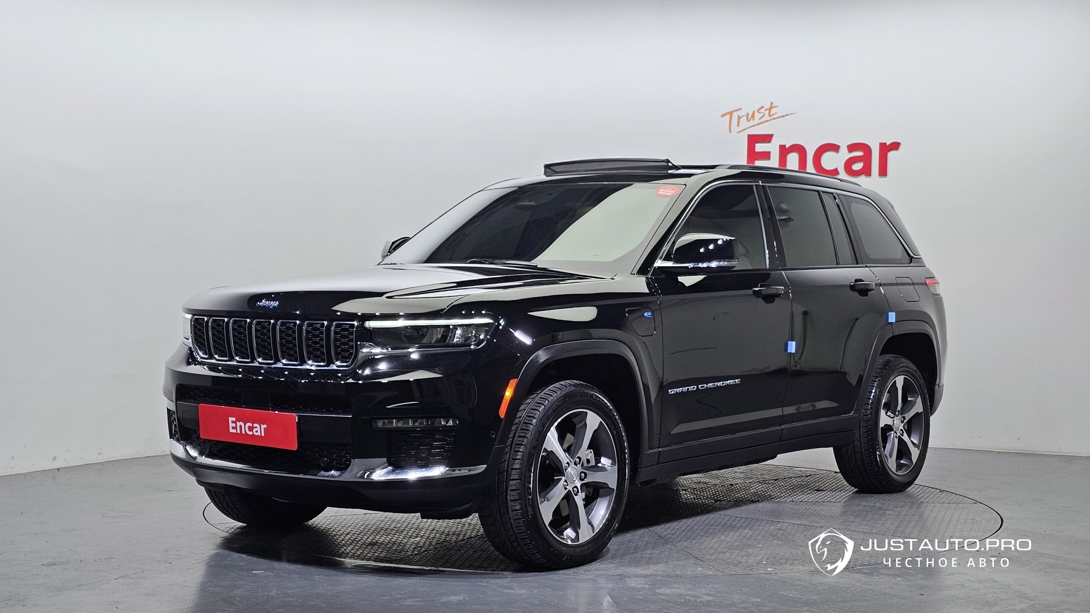 Автомобиль Jeep Cherokee