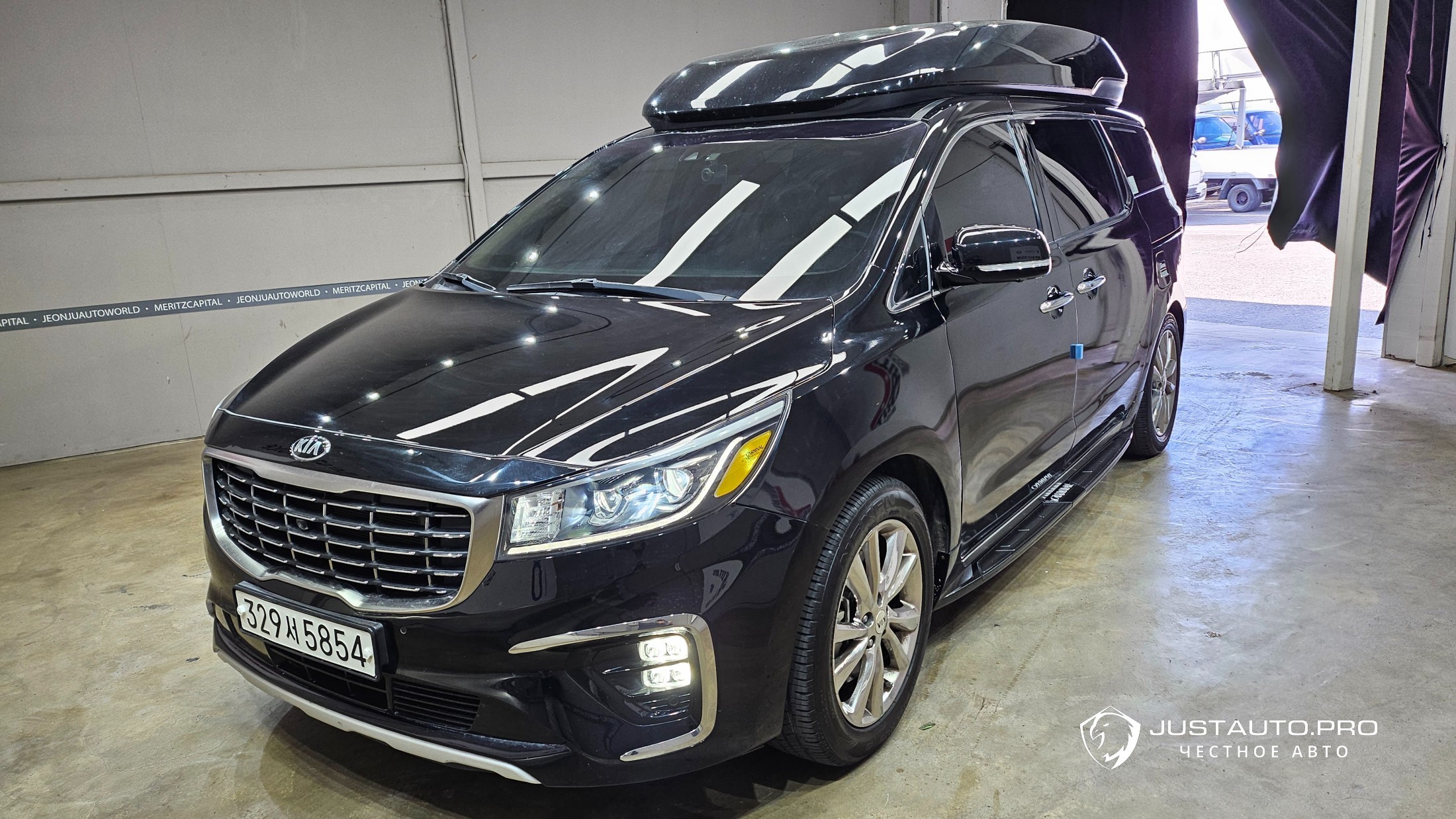 Автомобиль Kia Canival