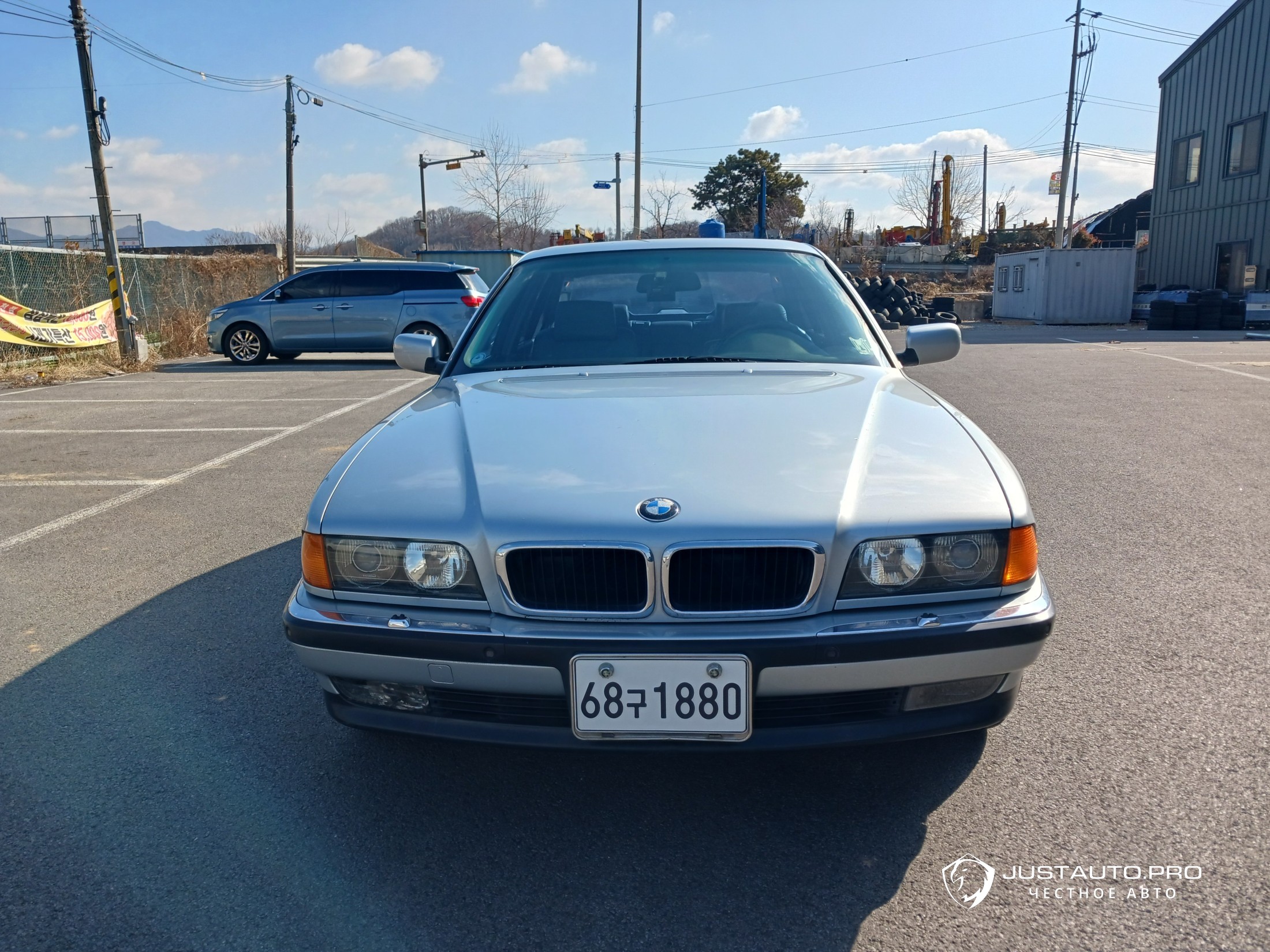 Автомобиль BMW 7-Series