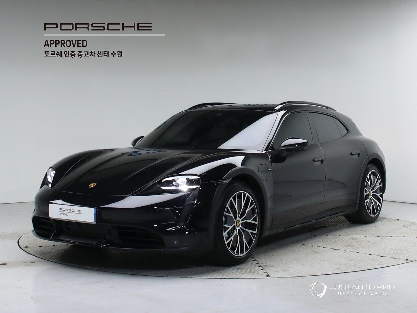 Автомобиль Porsche Taycan