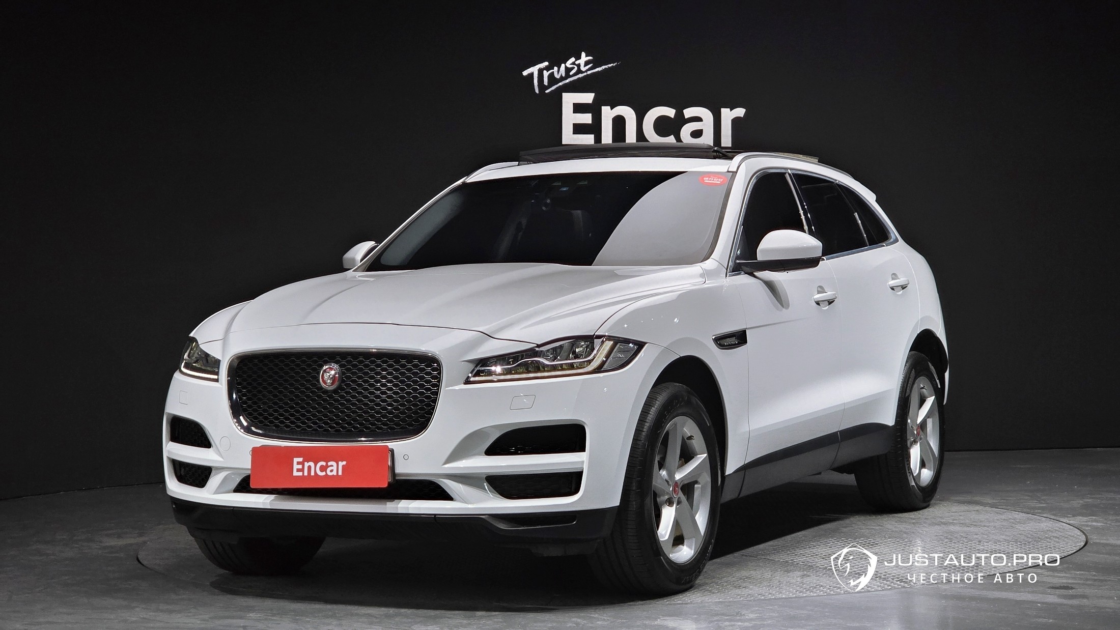 Автомобиль Jaguar F-PACE