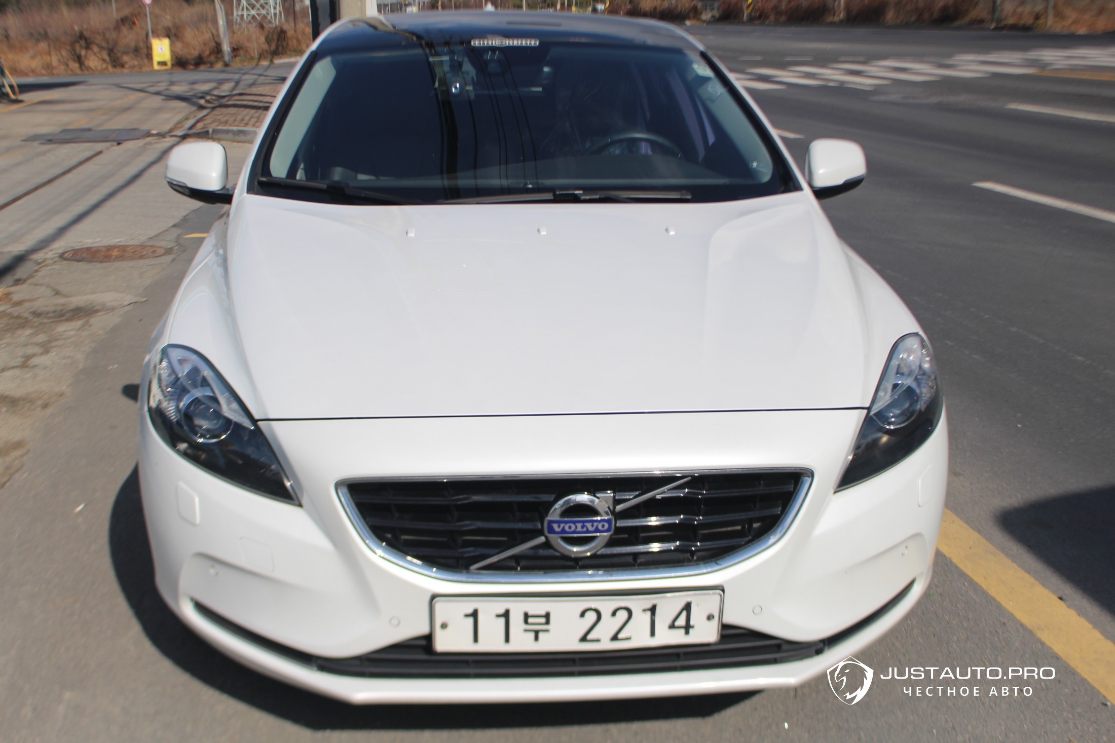 Автомобиль Volvo V40