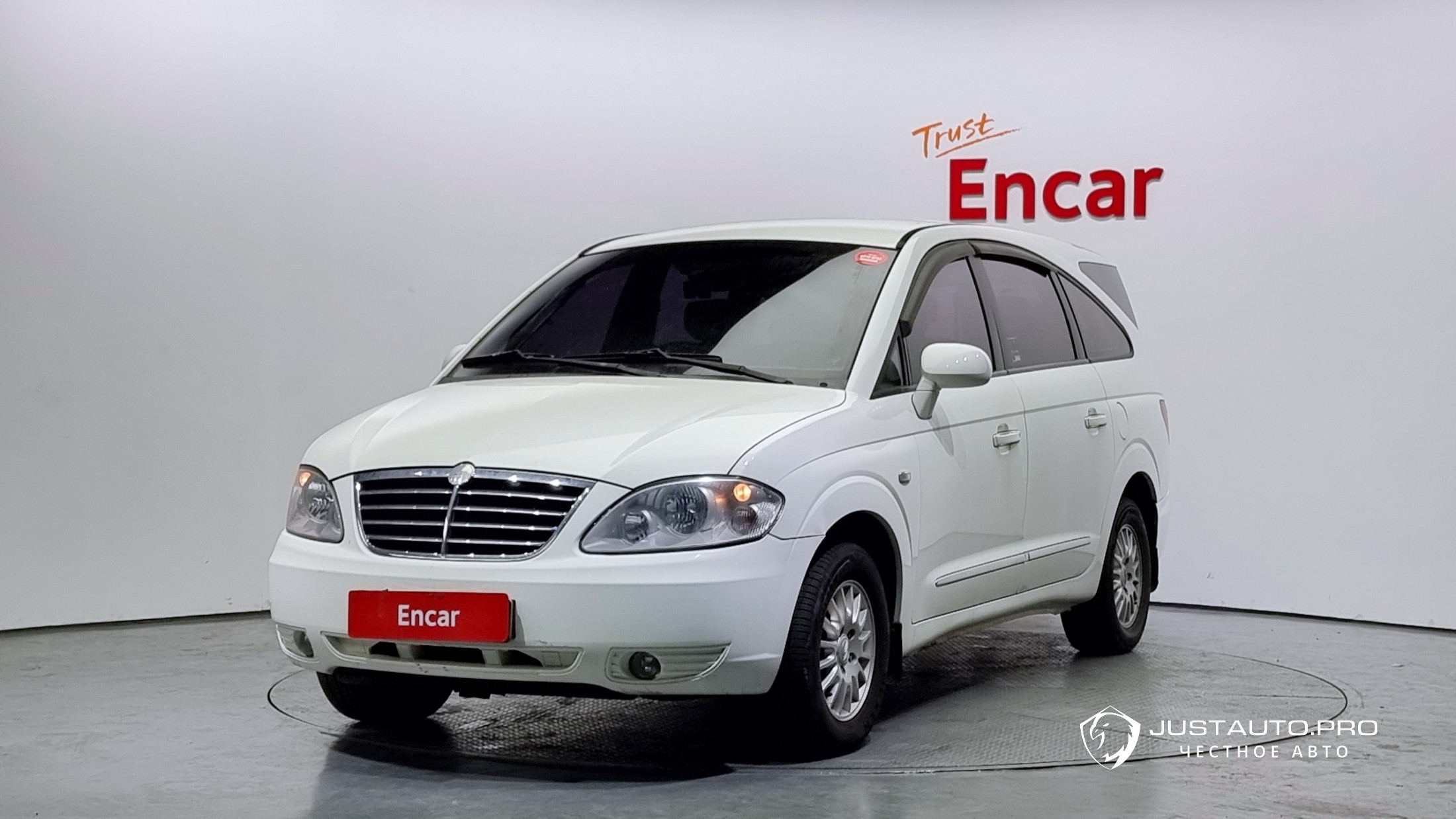 Автомобиль KG_Mobility_Ssangyong Rodius