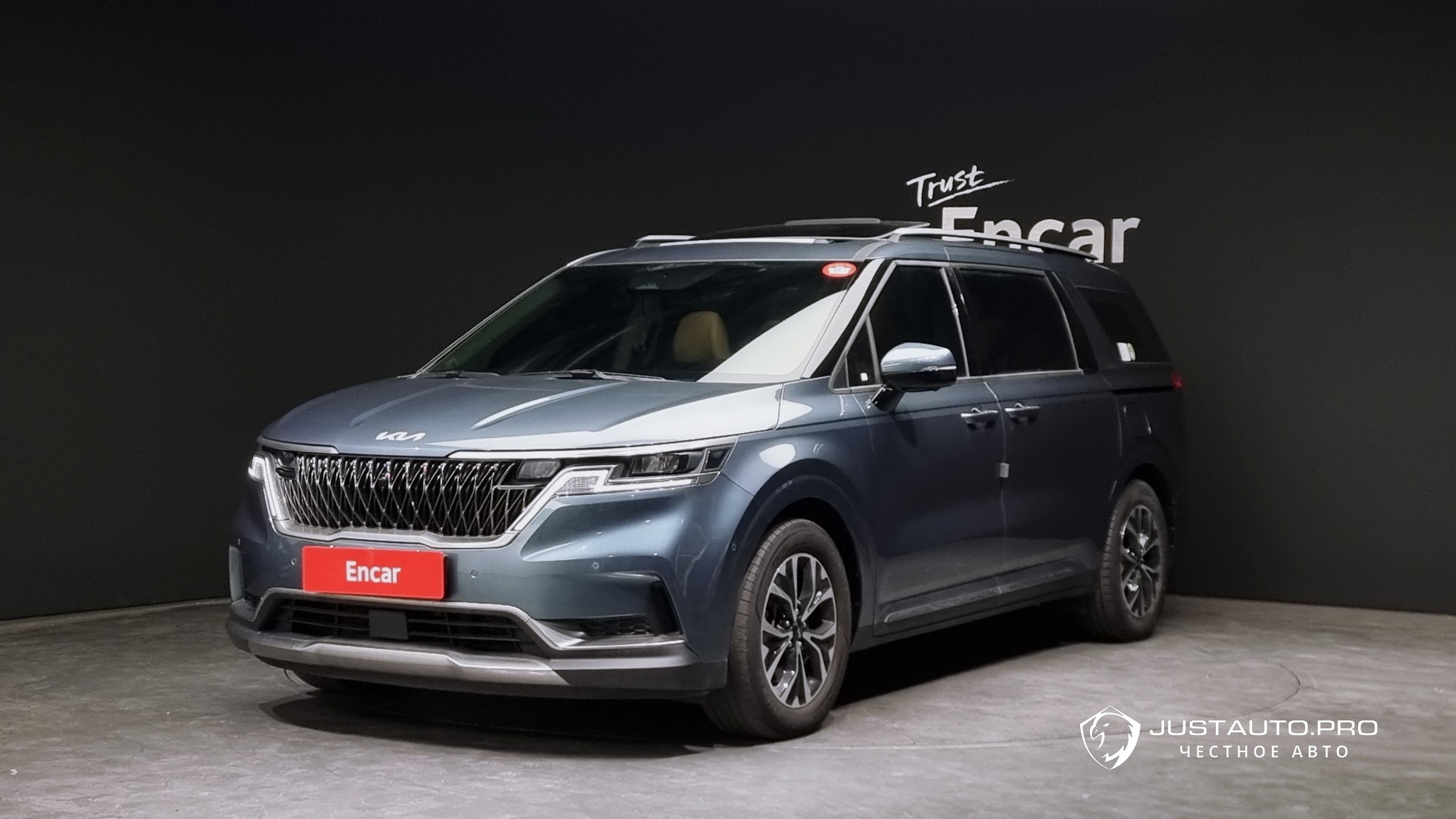 Автомобиль Kia Canival
