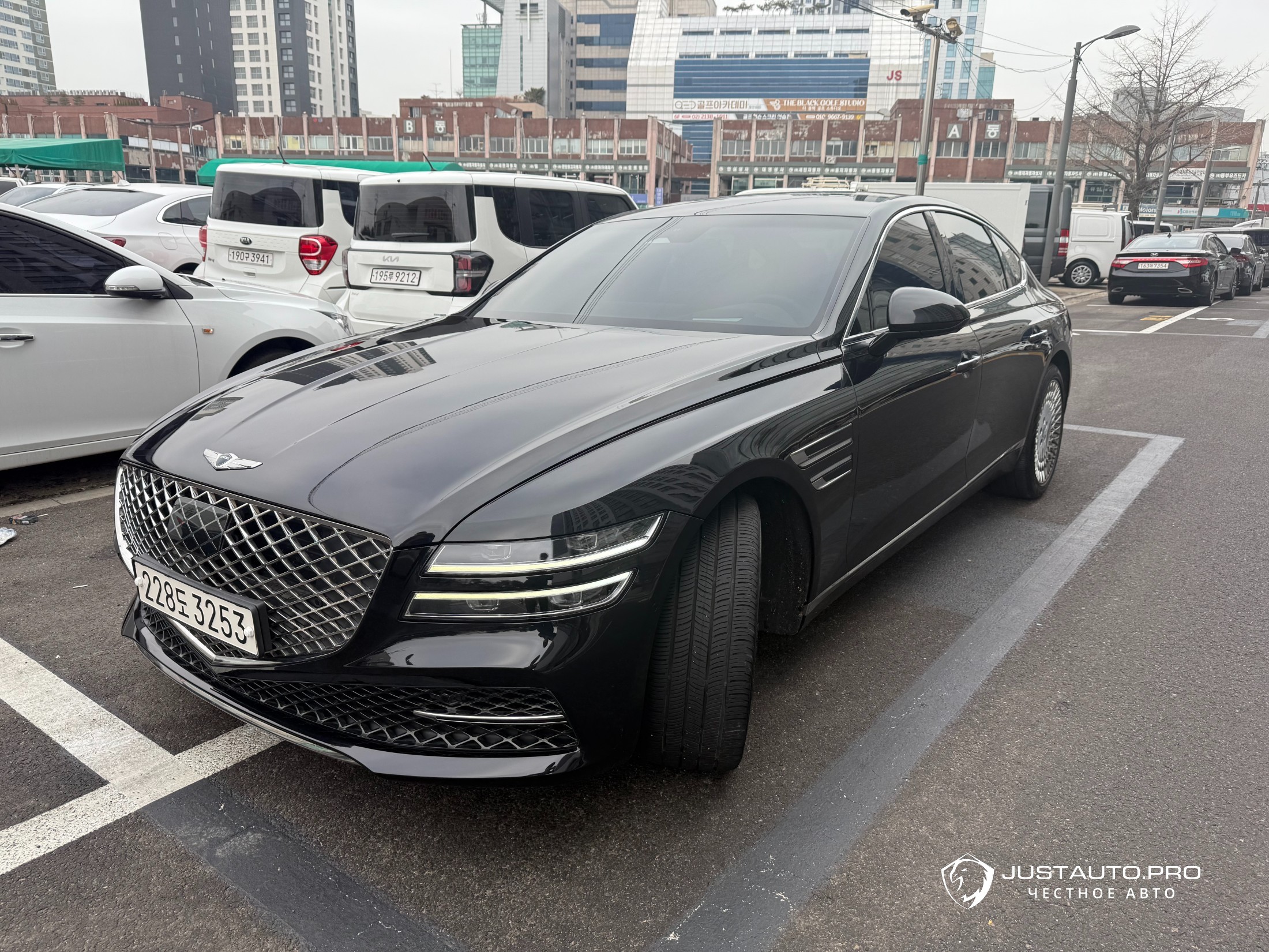Автомобиль Genesis G80