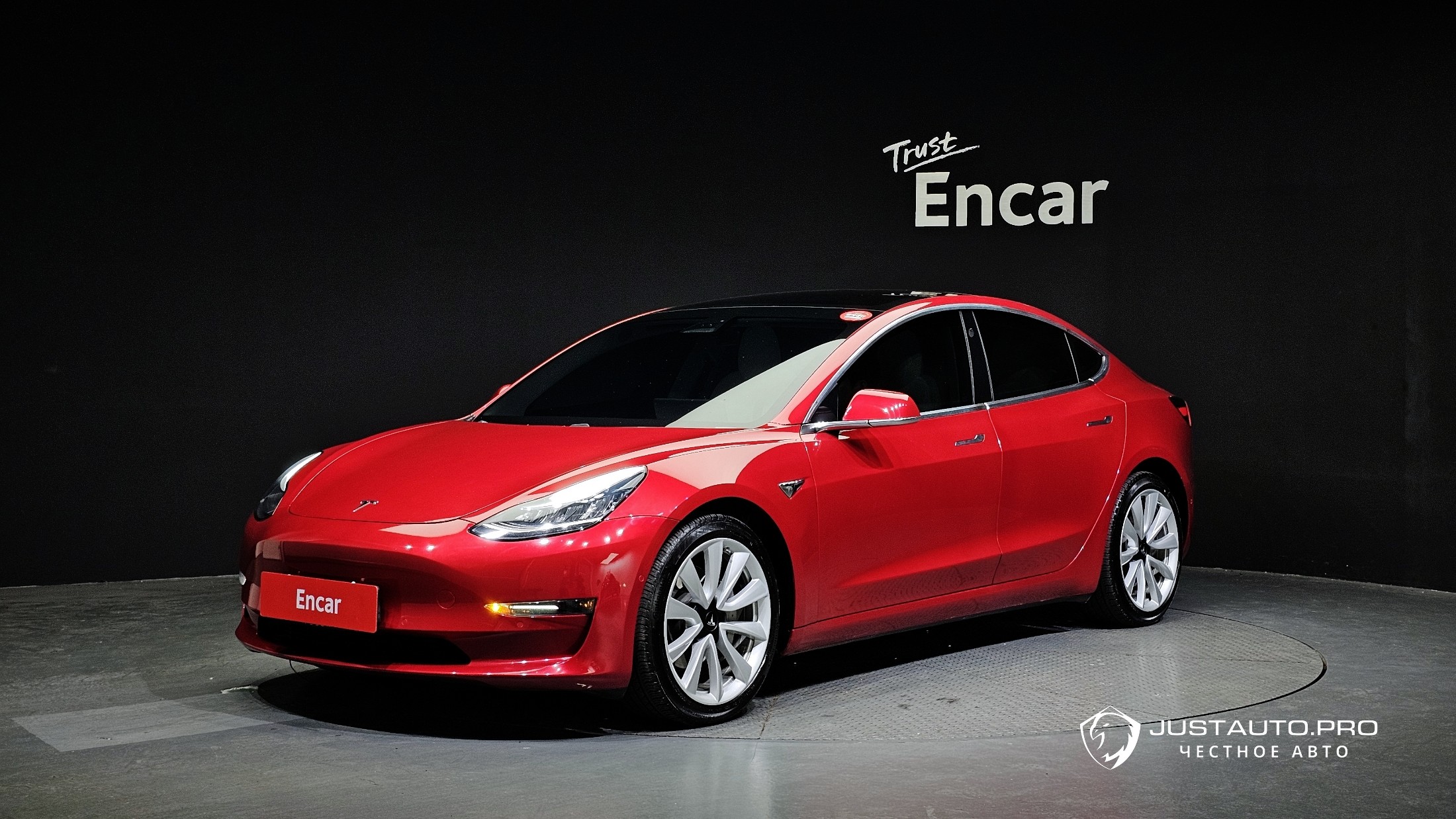 Автомобиль Tesla Model 3