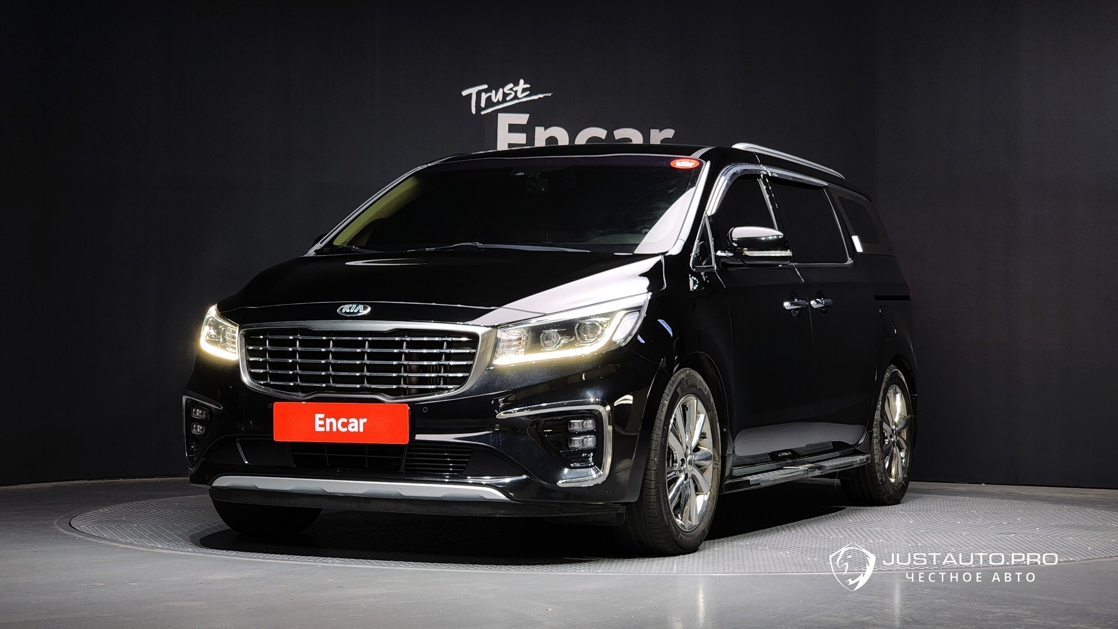 Автомобиль Kia Canival