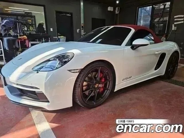 Автомобиль Porsche 718