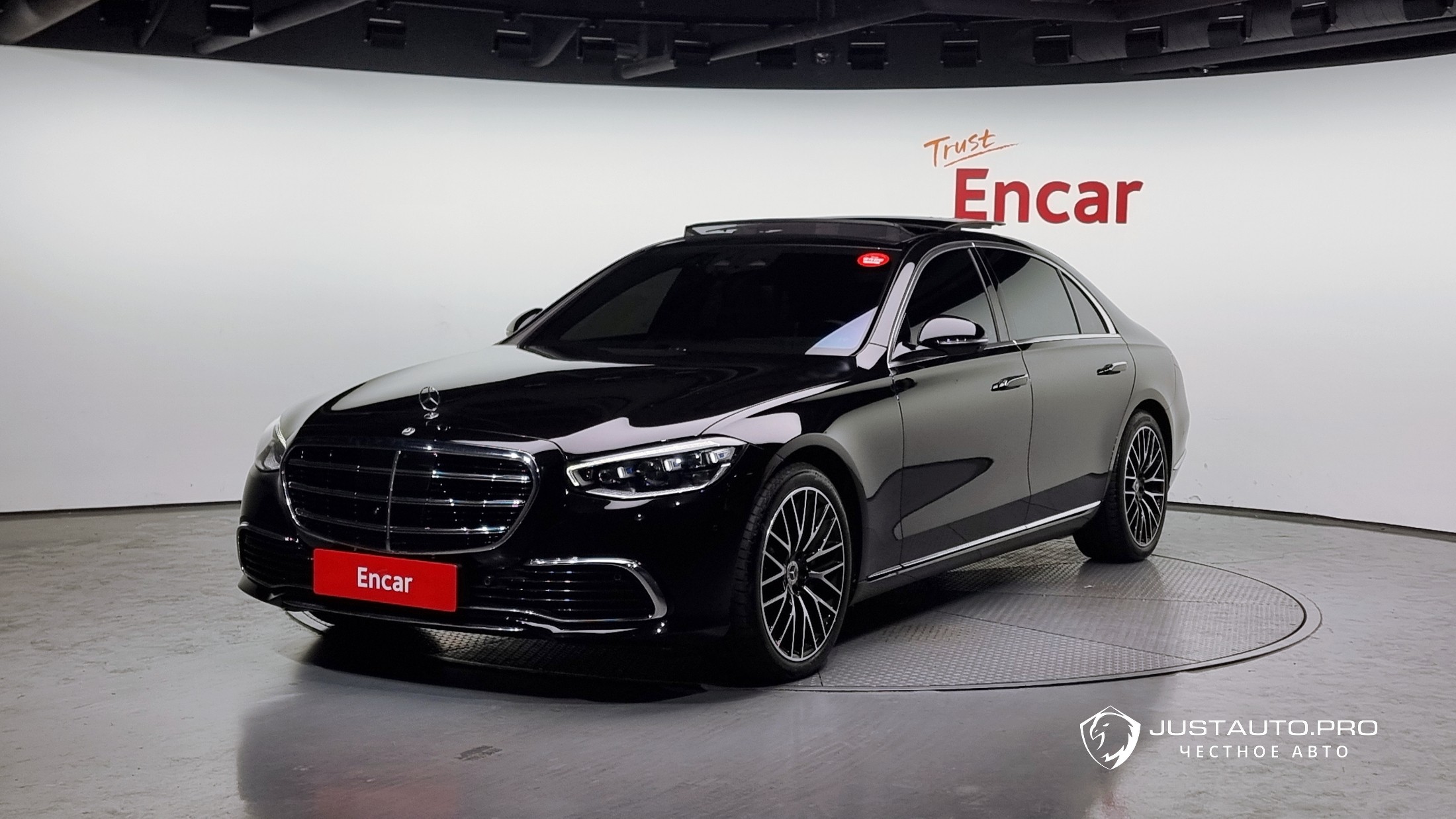 Автомобиль Mercedes-Benz S-Class
