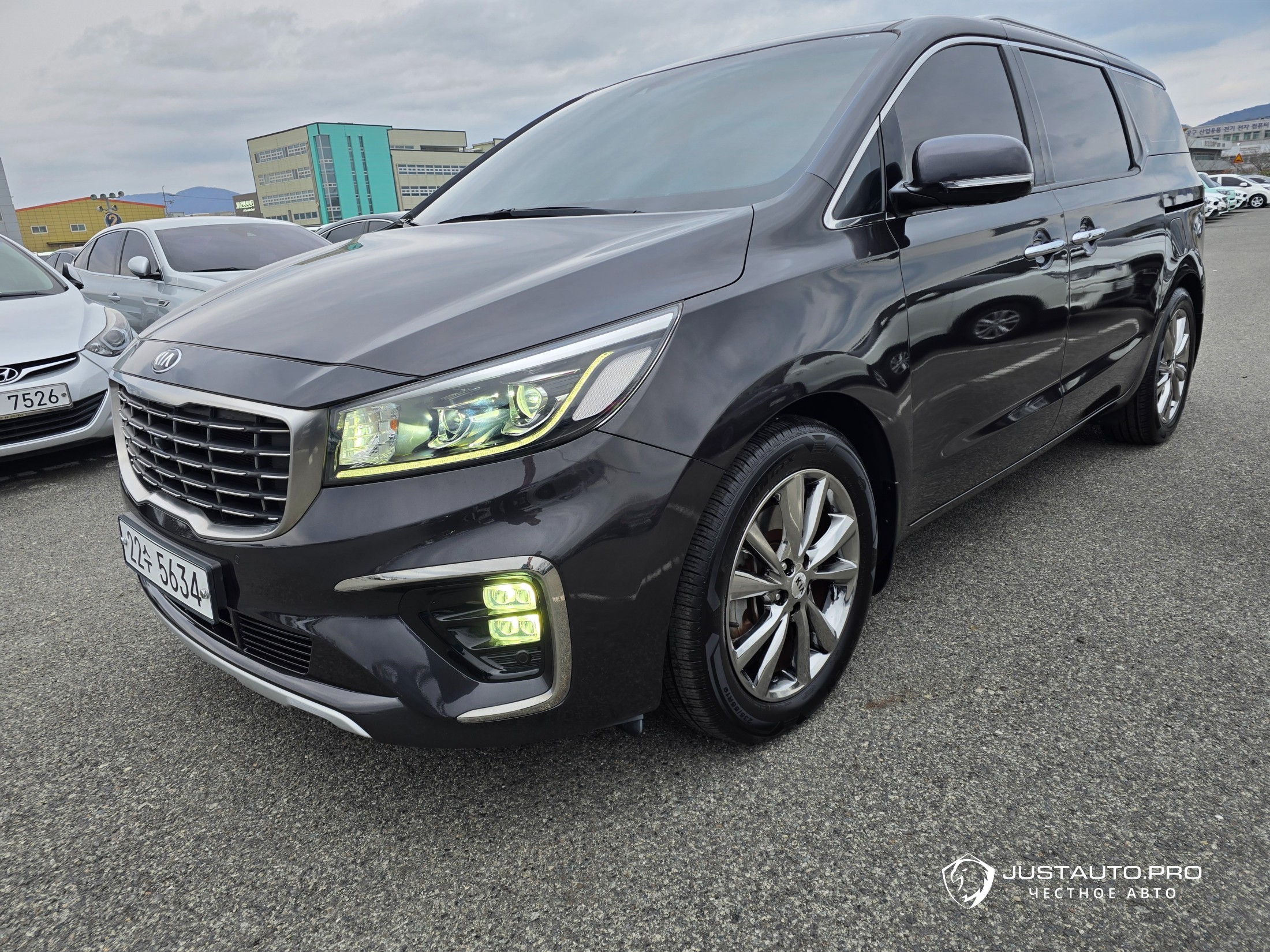 Автомобиль Kia Canival