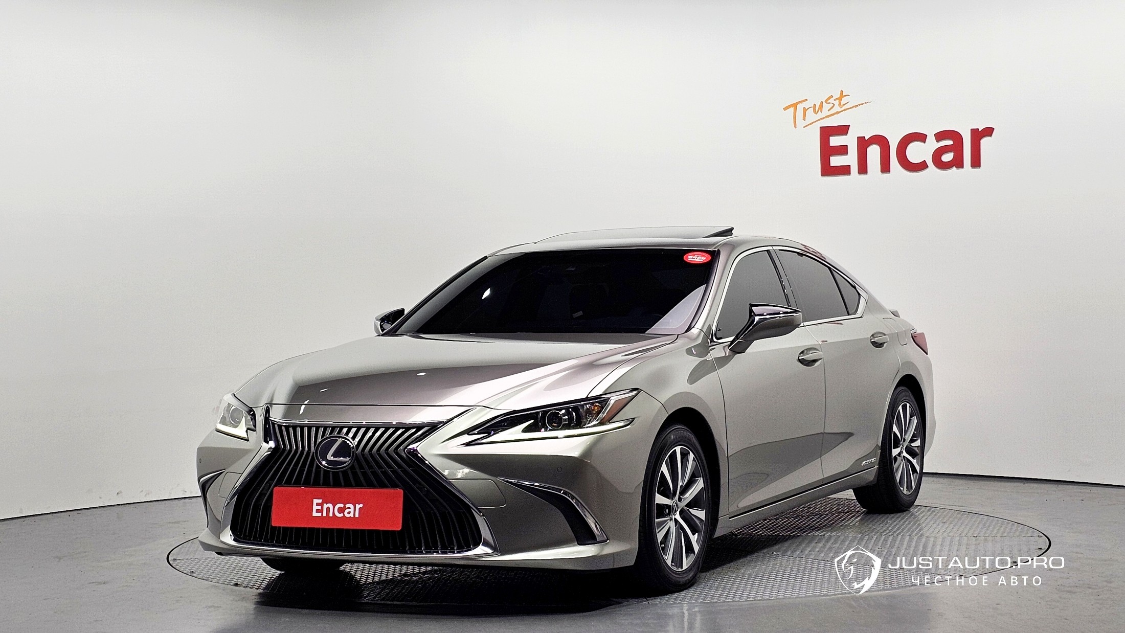 Автомобиль Lexus ES