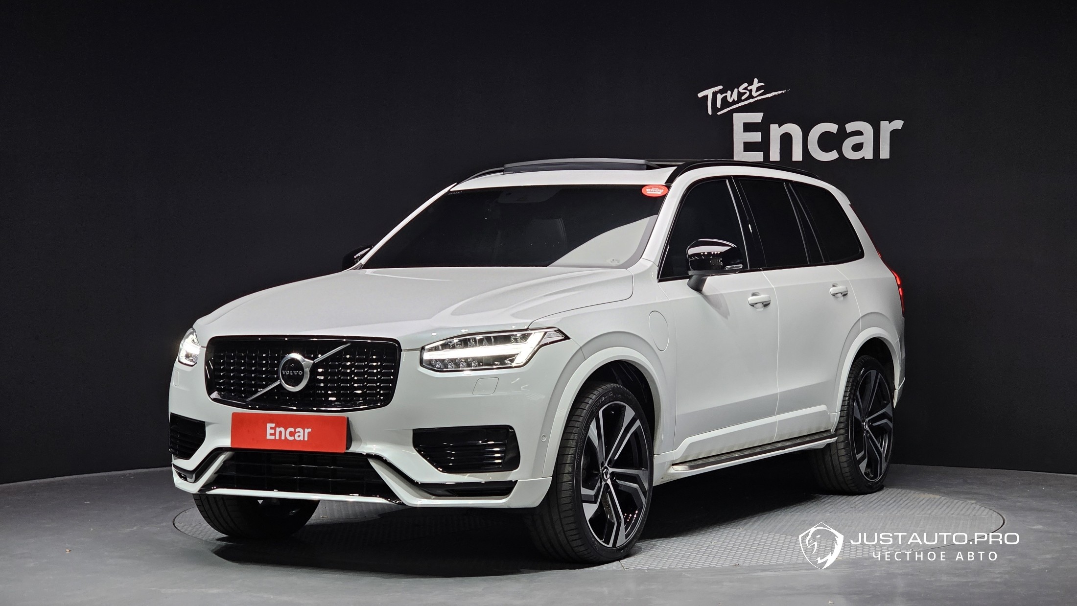 Автомобиль Volvo XC90