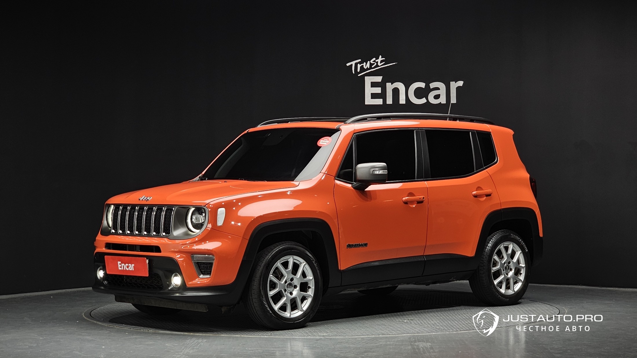 Автомобиль Jeep Renegade
