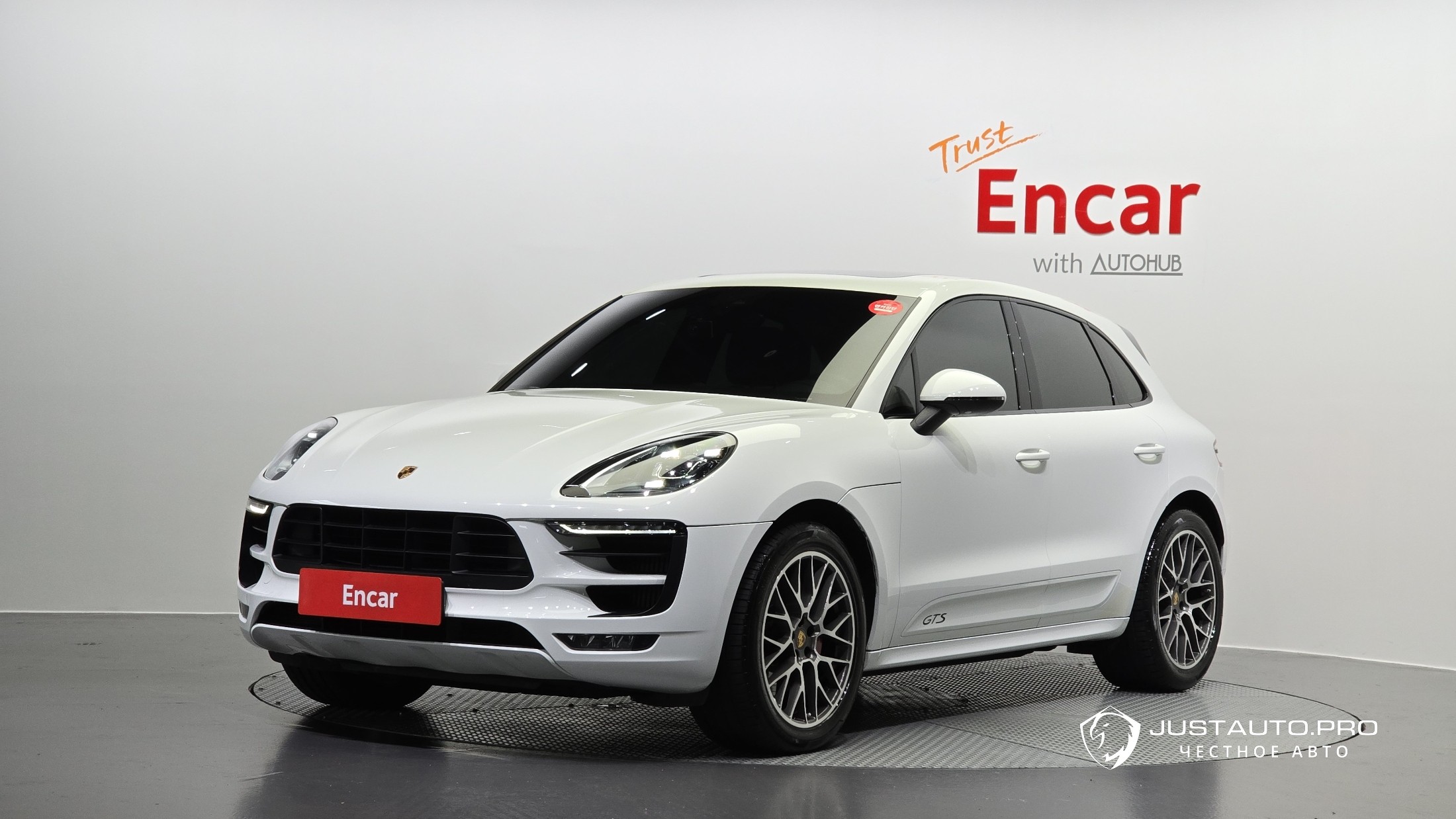 Автомобиль Porsche Macan