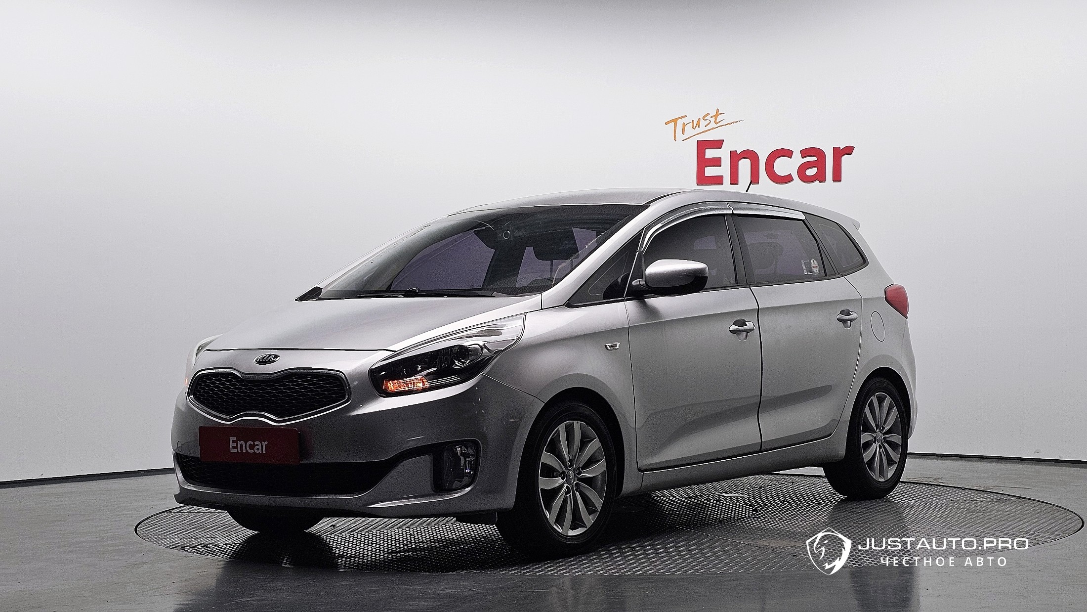 Автомобиль Kia Carens