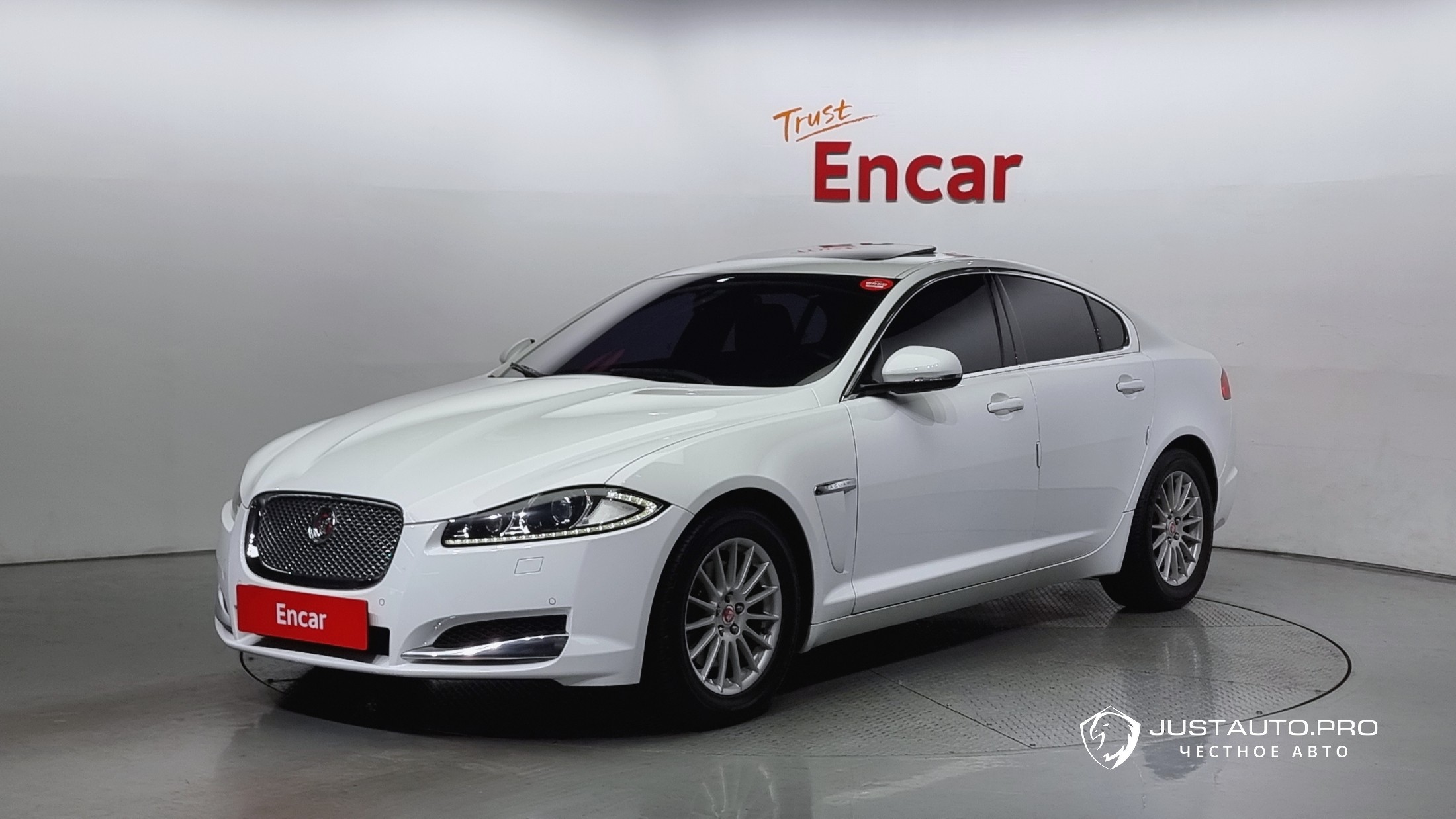 Автомобиль Jaguar XF