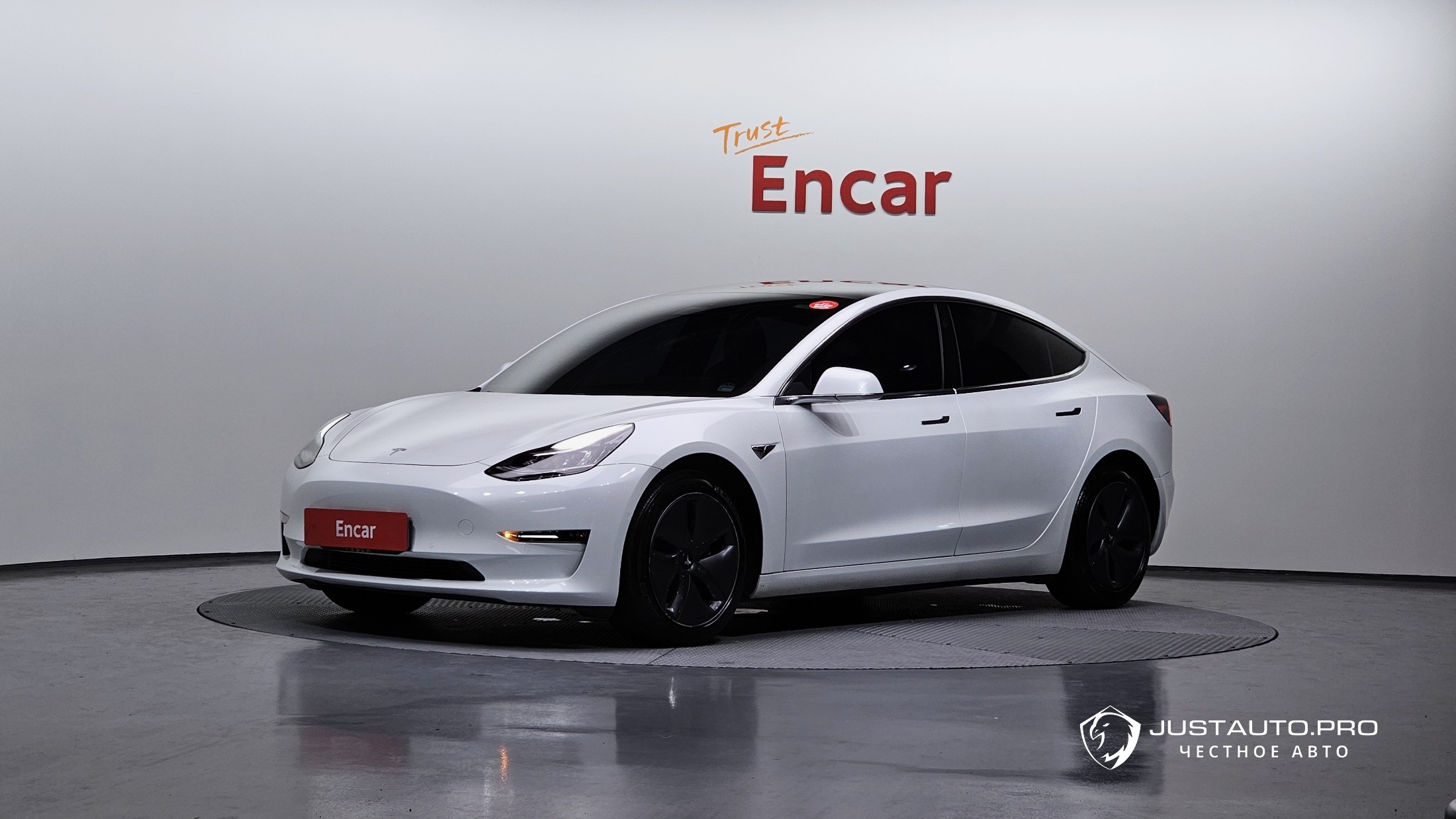 Автомобиль Tesla Model 3