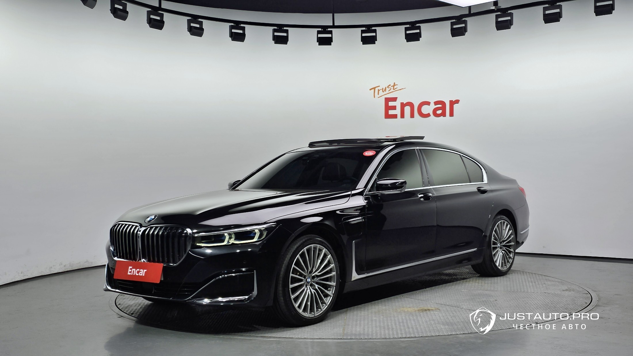 Автомобиль BMW 7-Series