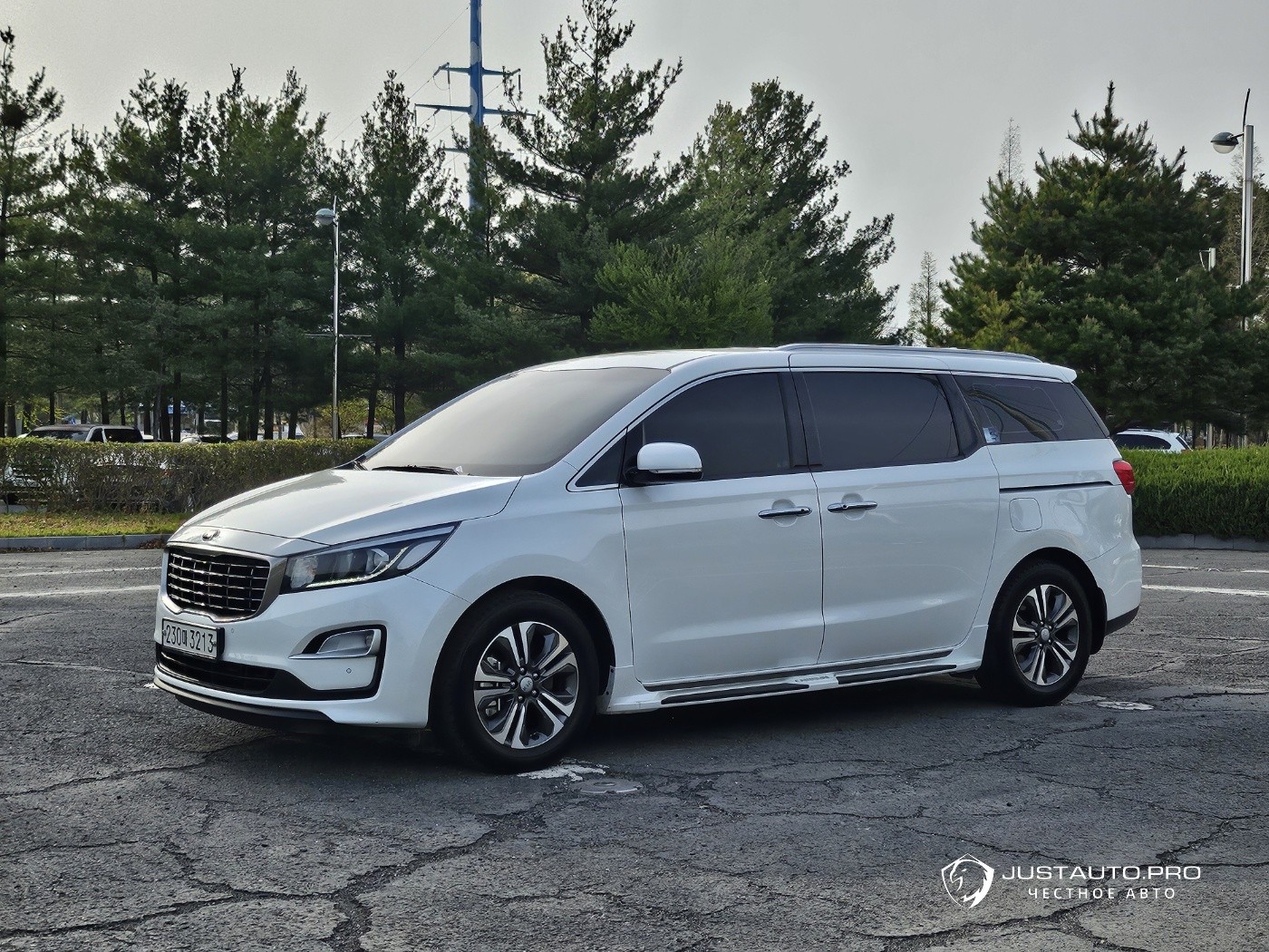 Автомобиль Kia Canival