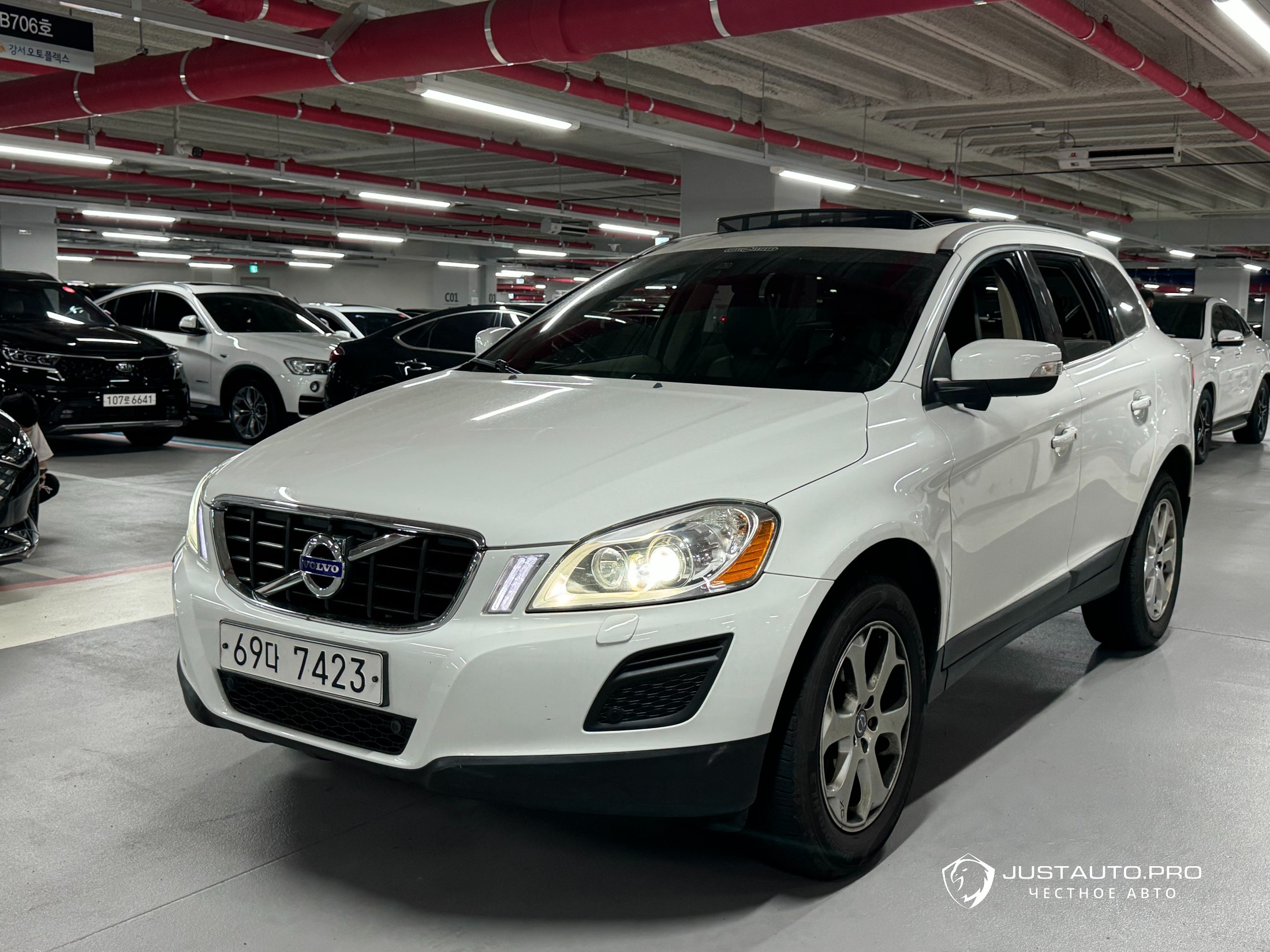 Автомобиль Volvo XC60