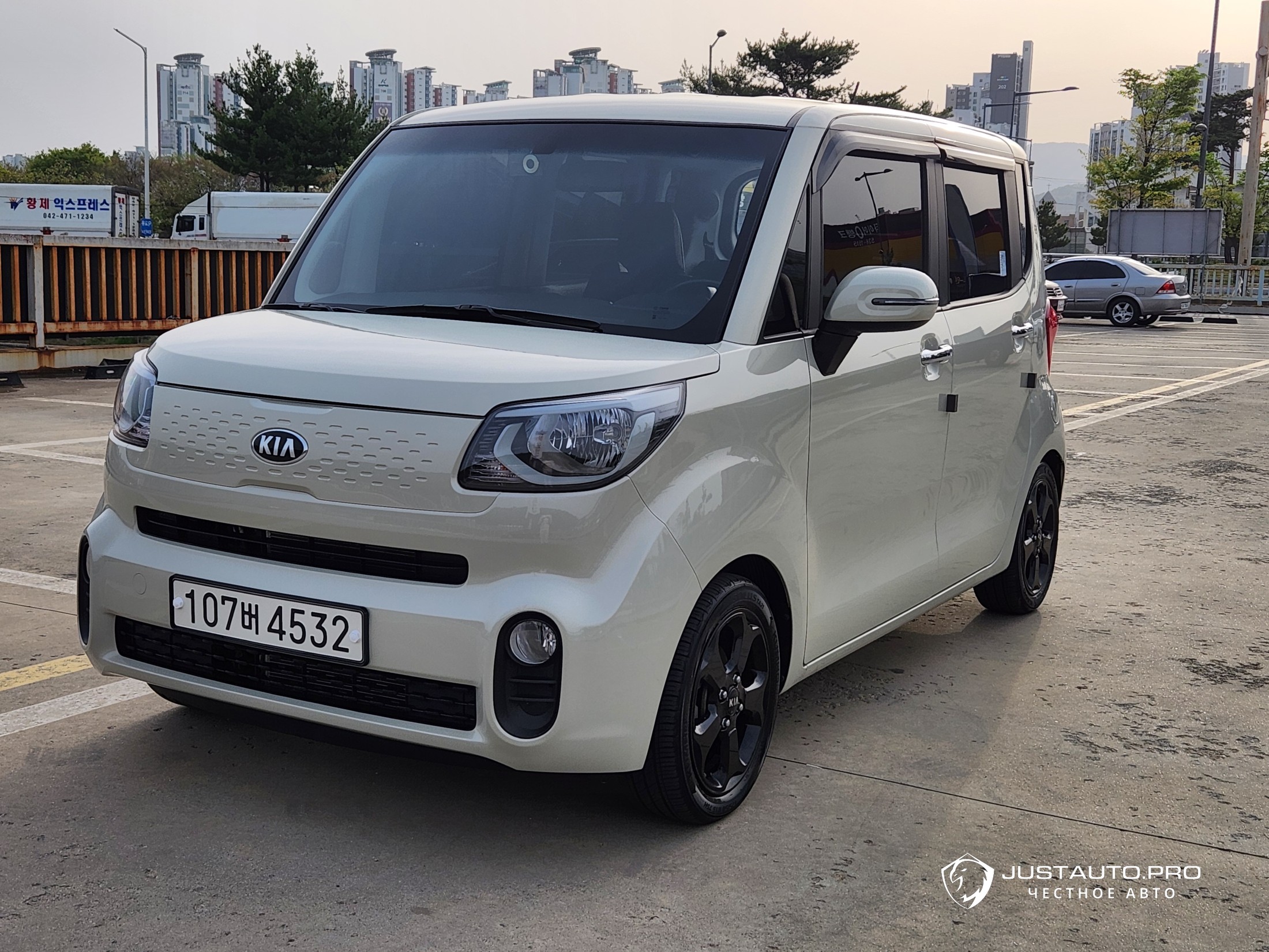 Автомобиль Kia RAY