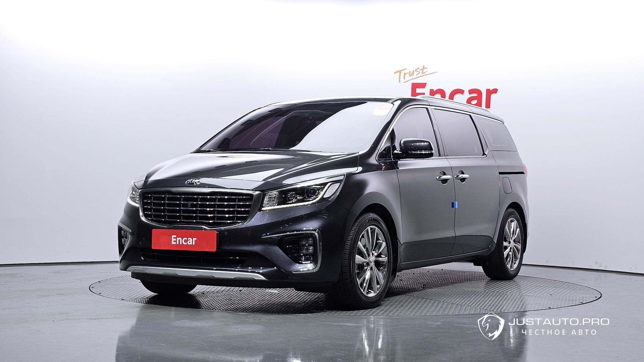 Автомобиль Kia Canival