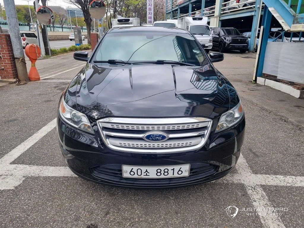 Автомобиль Ford Taurus