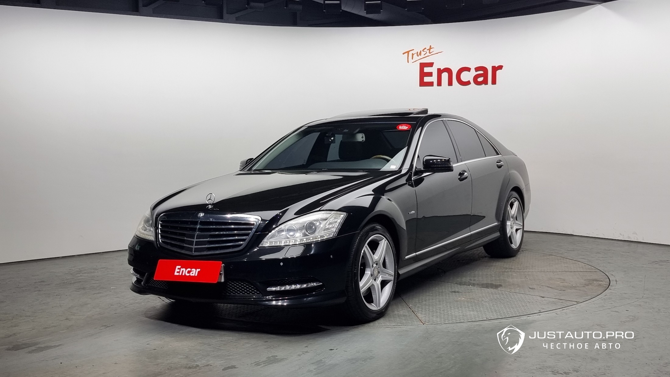 Автомобиль Mercedes-Benz S-Class