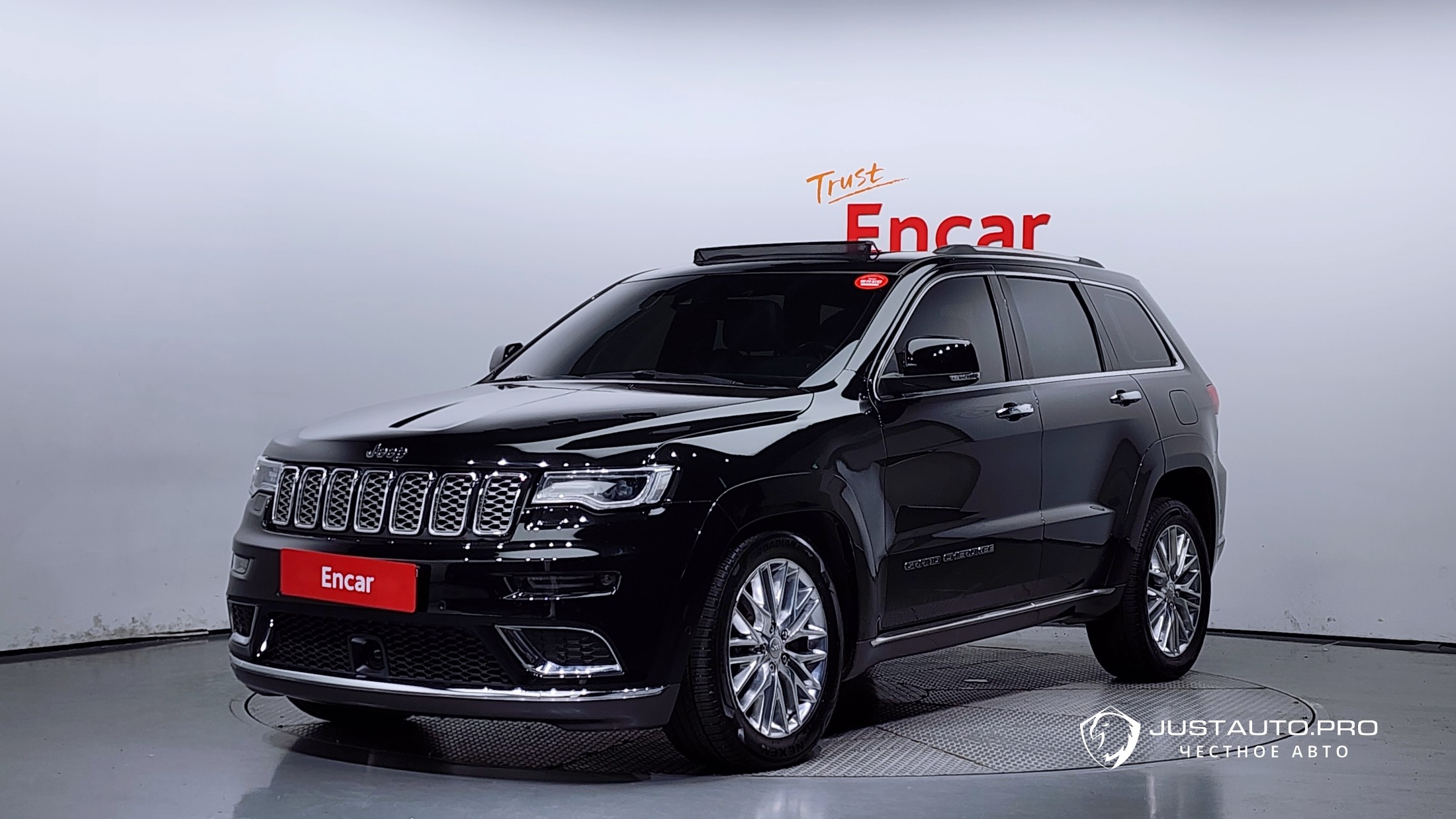 Автомобиль Jeep Cherokee