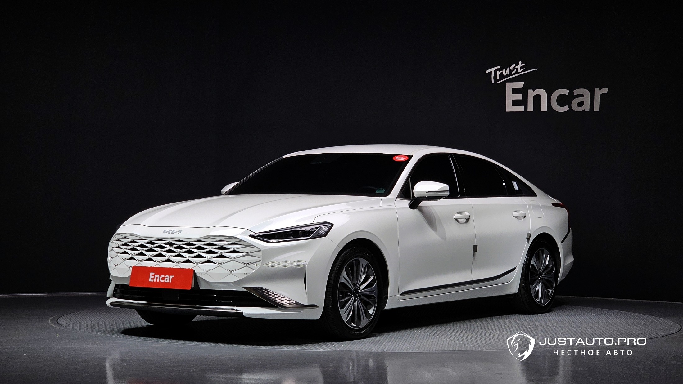 Автомобиль Kia K8