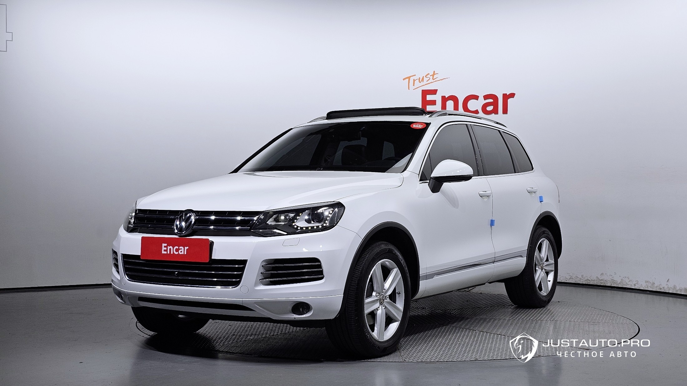 Автомобиль Volkswagen Touareg