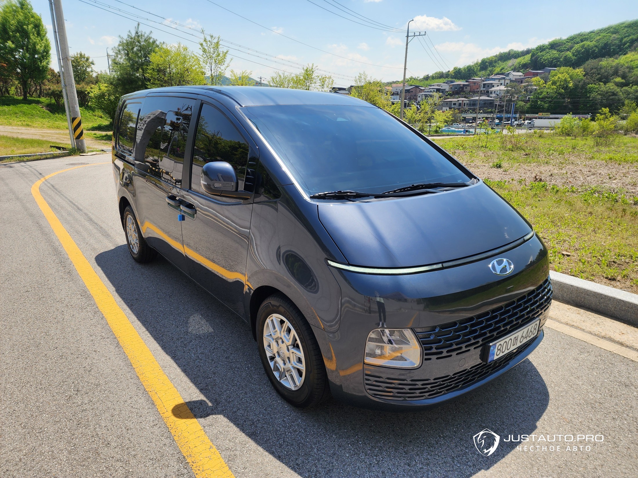 Автомобиль Hyundai Staria