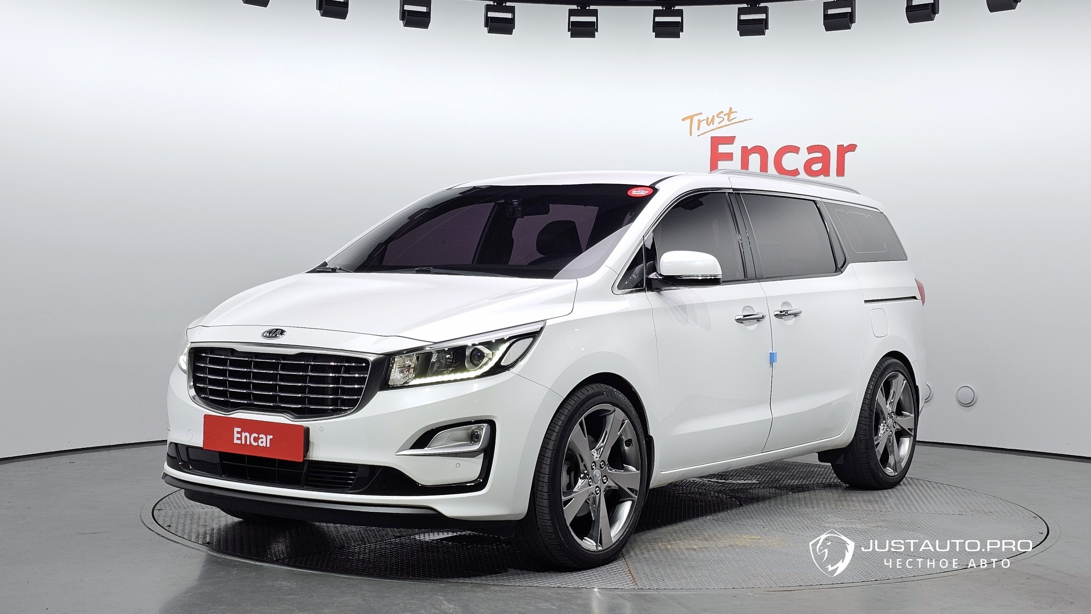 Автомобиль Kia Canival